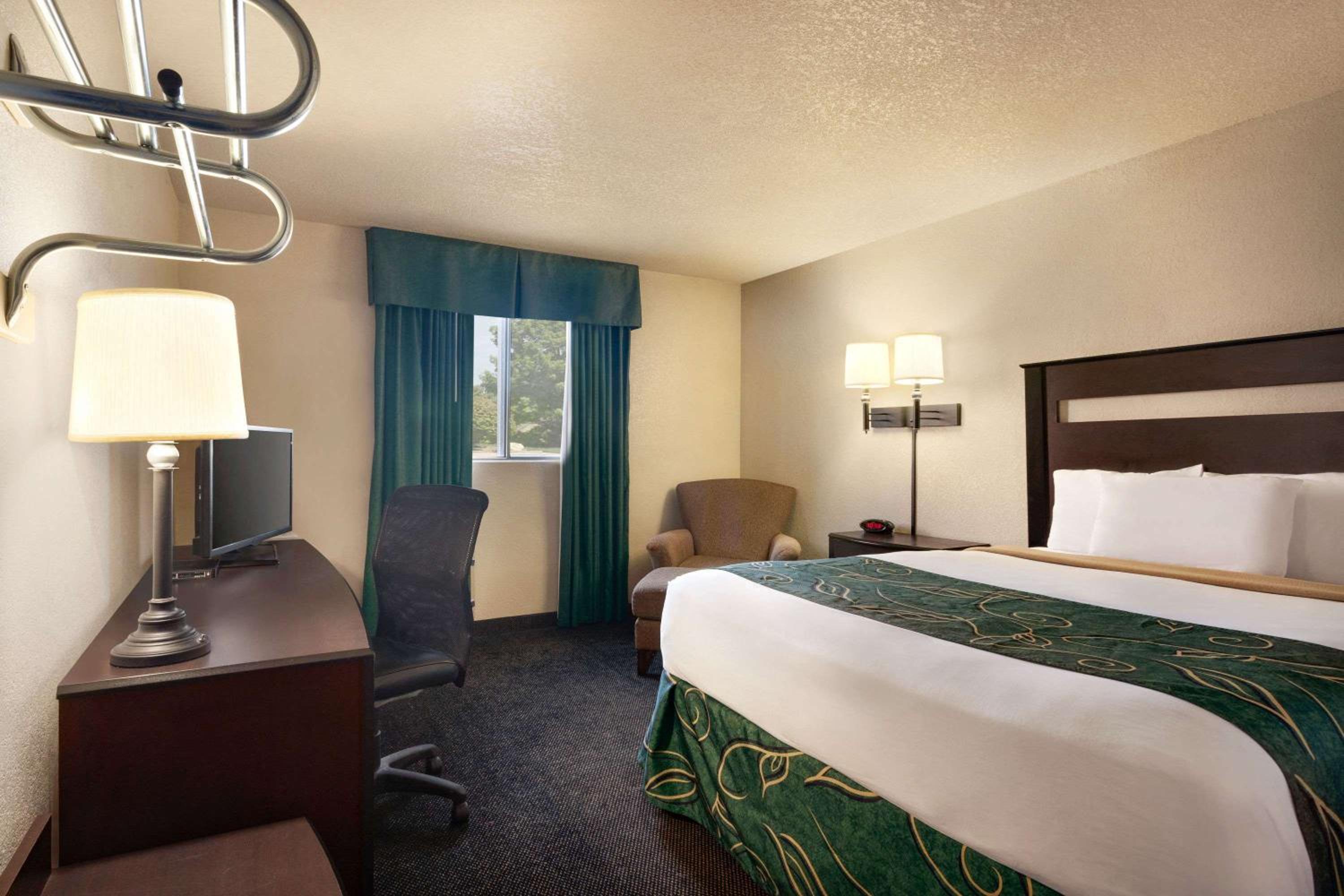 Queen Room - Mobility Access/Non-Smoking - Photo 1