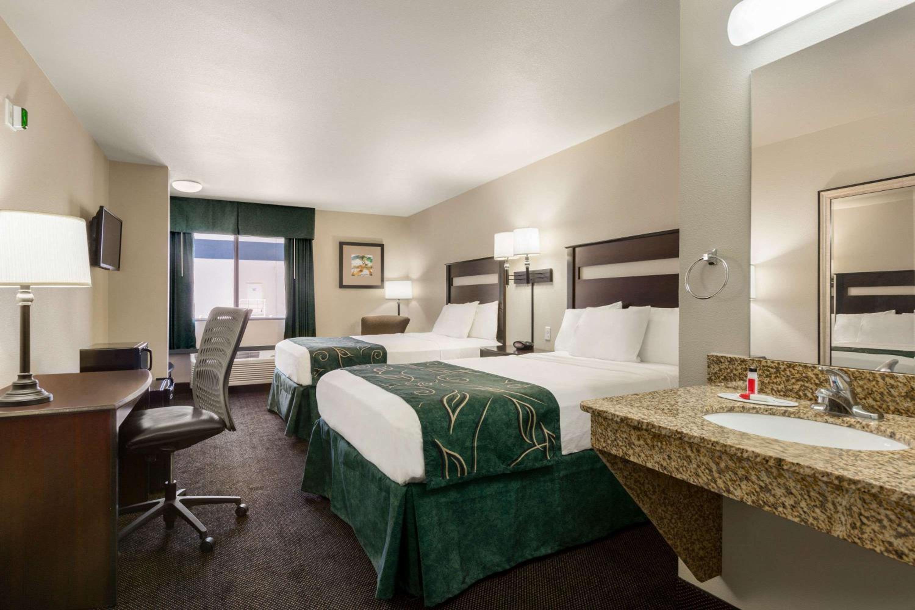 Queen Room with Two Queen Beds - Non-Smoking photo 1