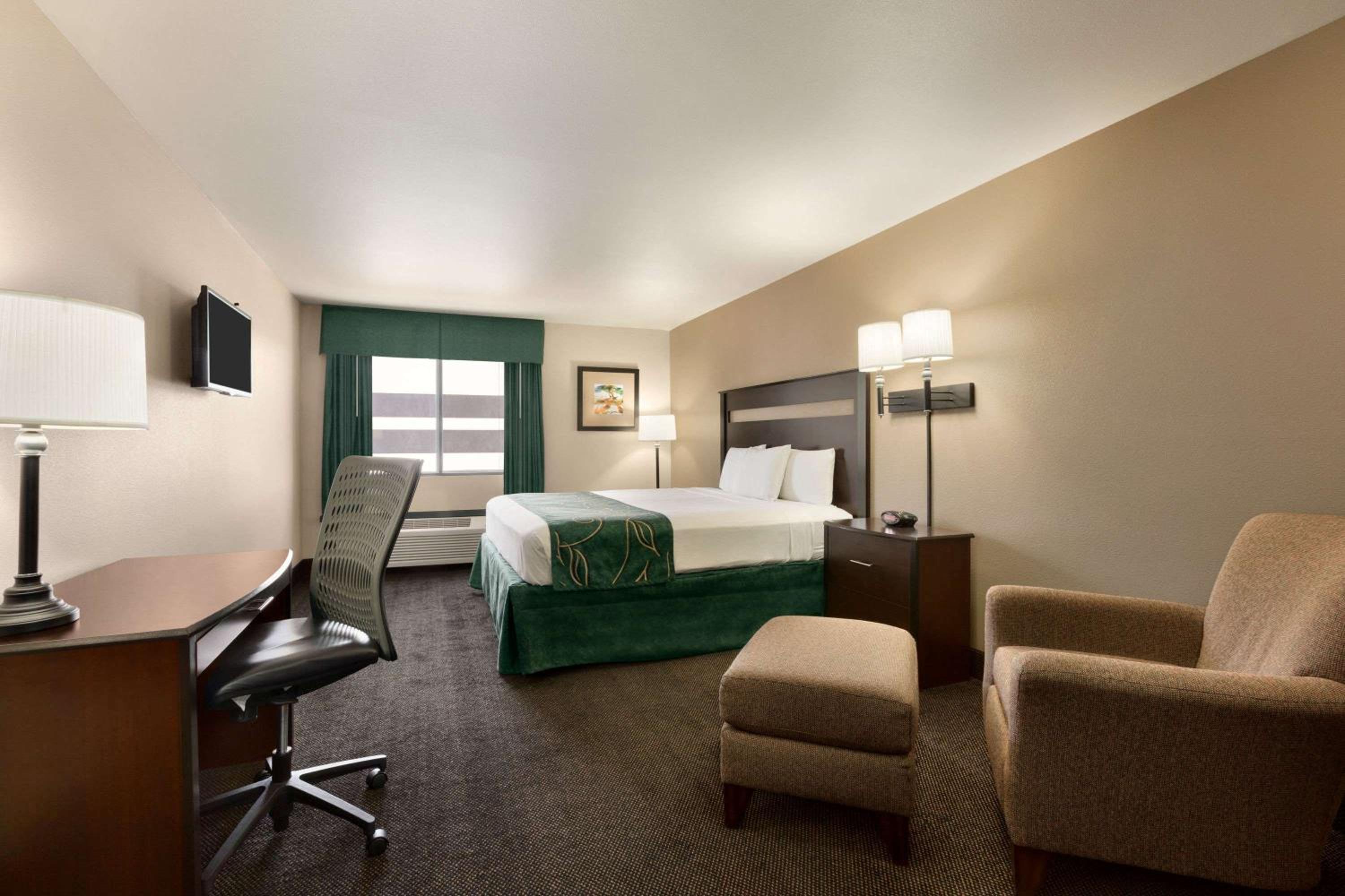 King Room - Non-Smoking photo 2