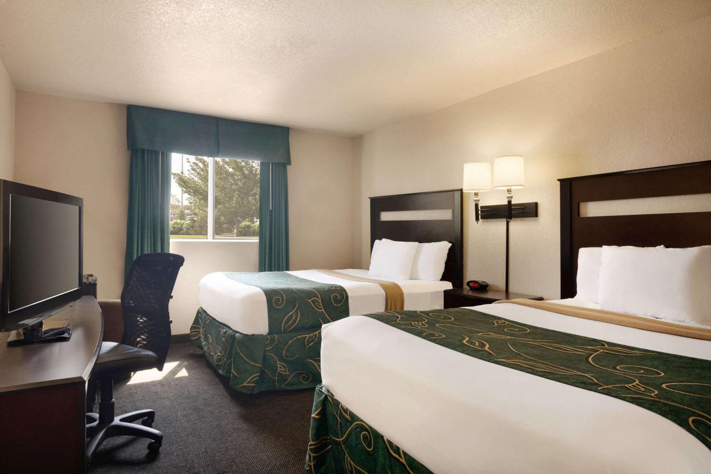 Queen Room with Two Queen Beds - Non-Smoking - Photo 1