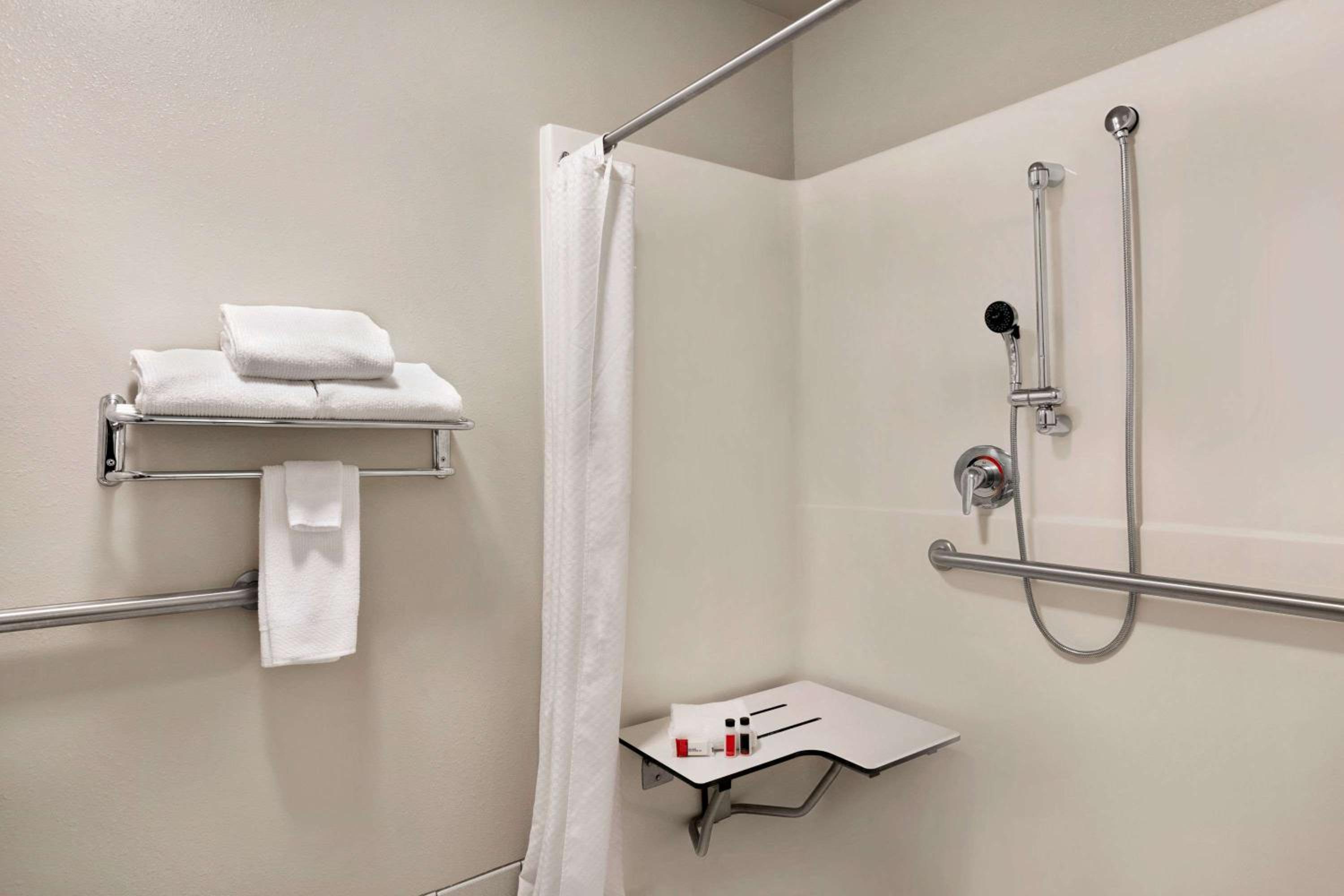 King Room - Mobility Access/Non-Smoking - Photo 3