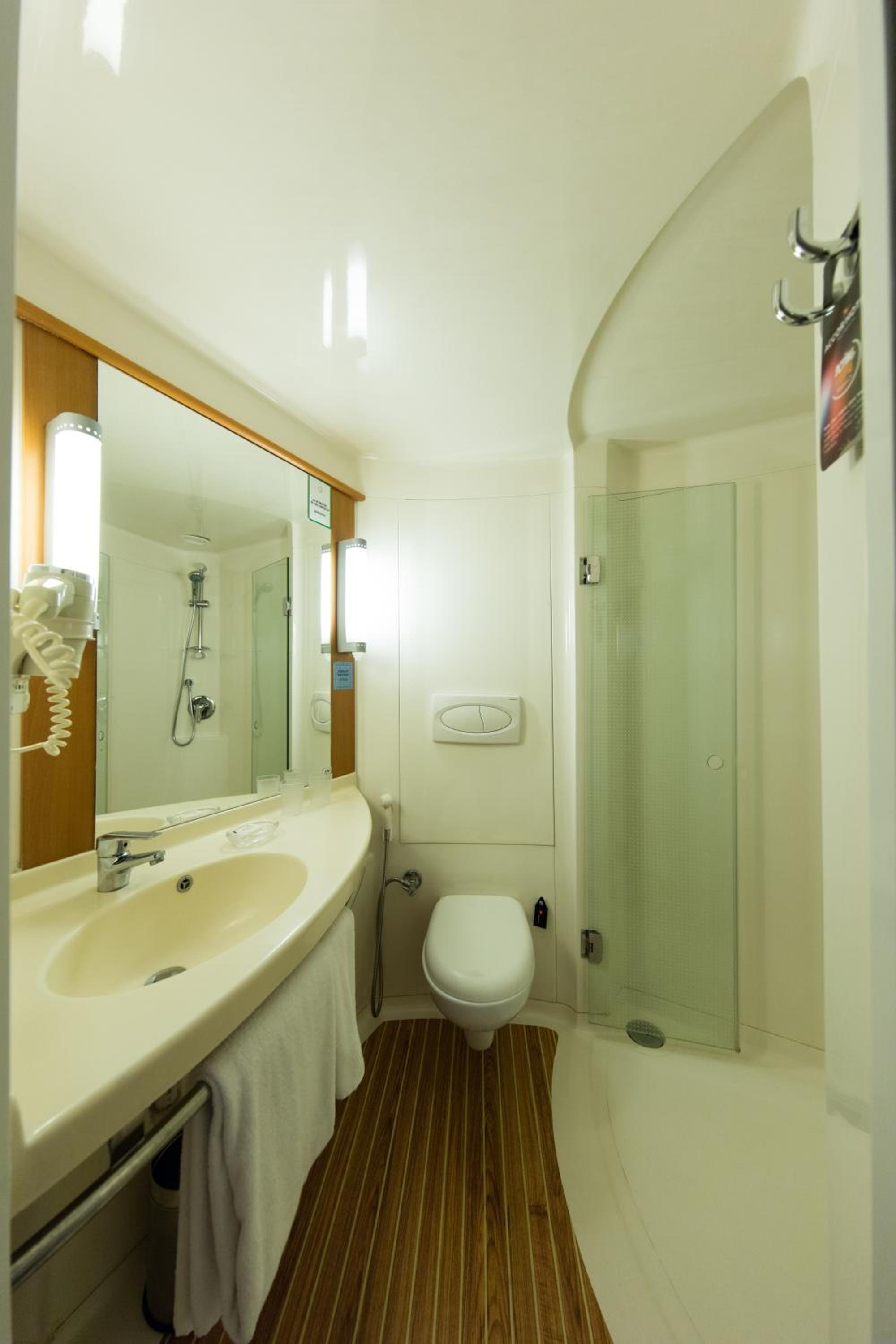 Deluxe Queen Bed Room - Sweet Bed by ibis - Photo 3
