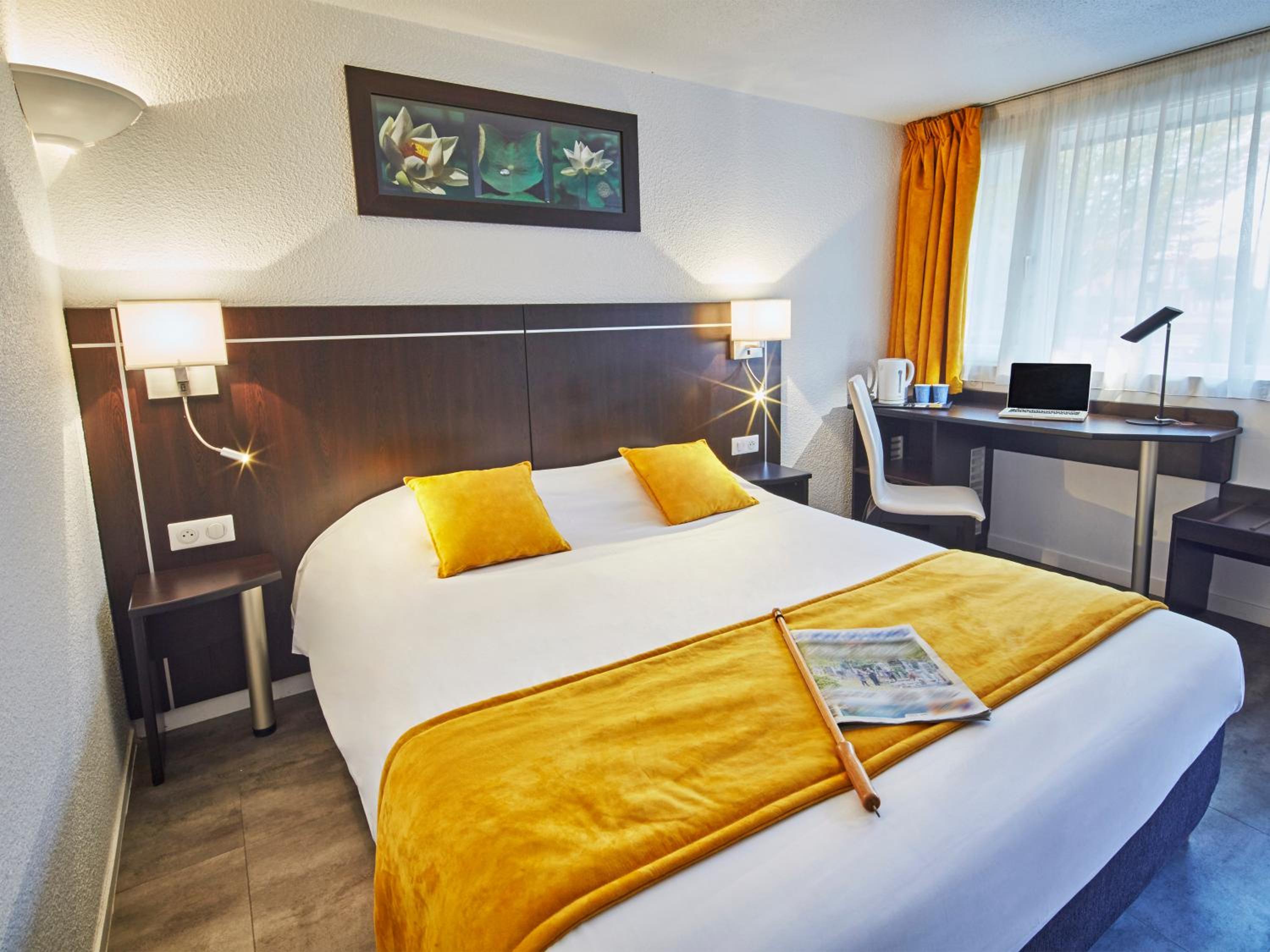 Double Room with One Double Bed - Photo 1