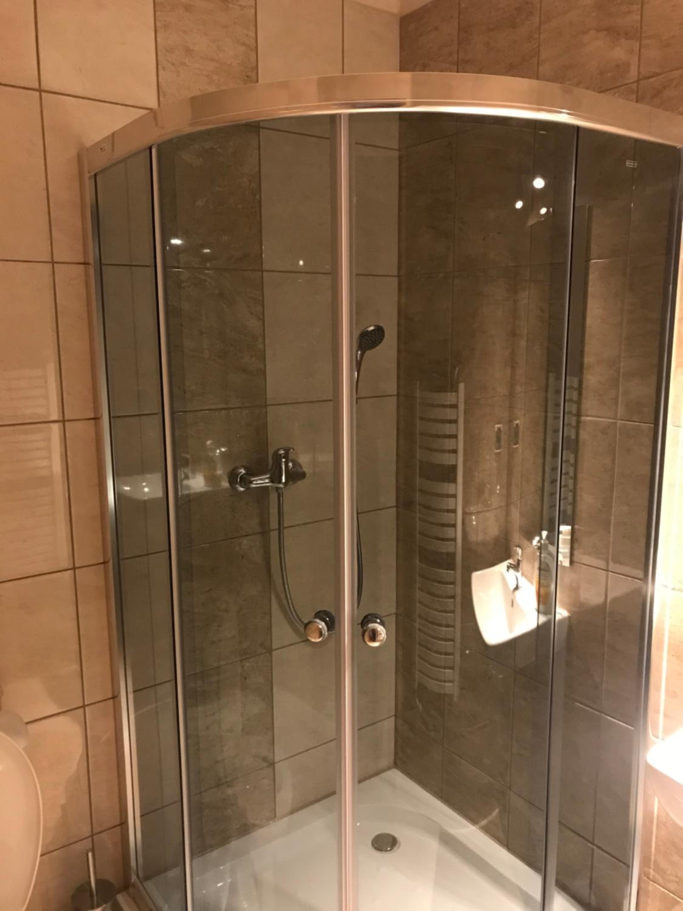 Quadruple Room with Bathroom - Photo 2