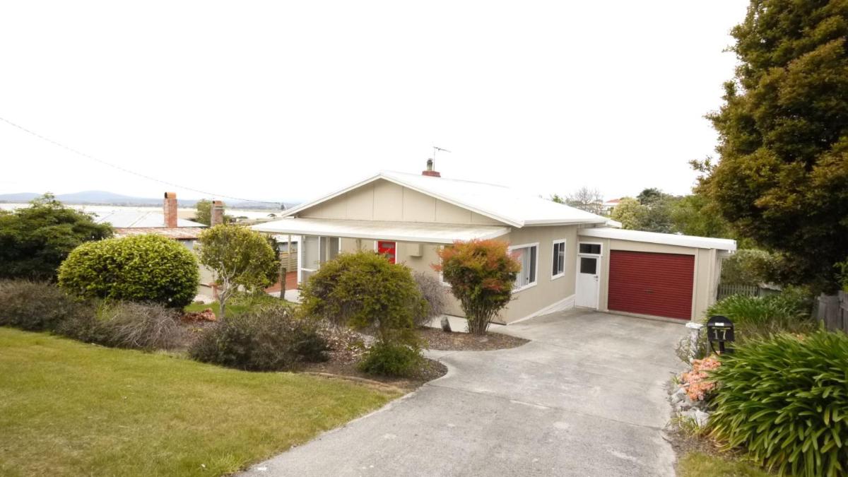 Three-Bedroom House photo 1