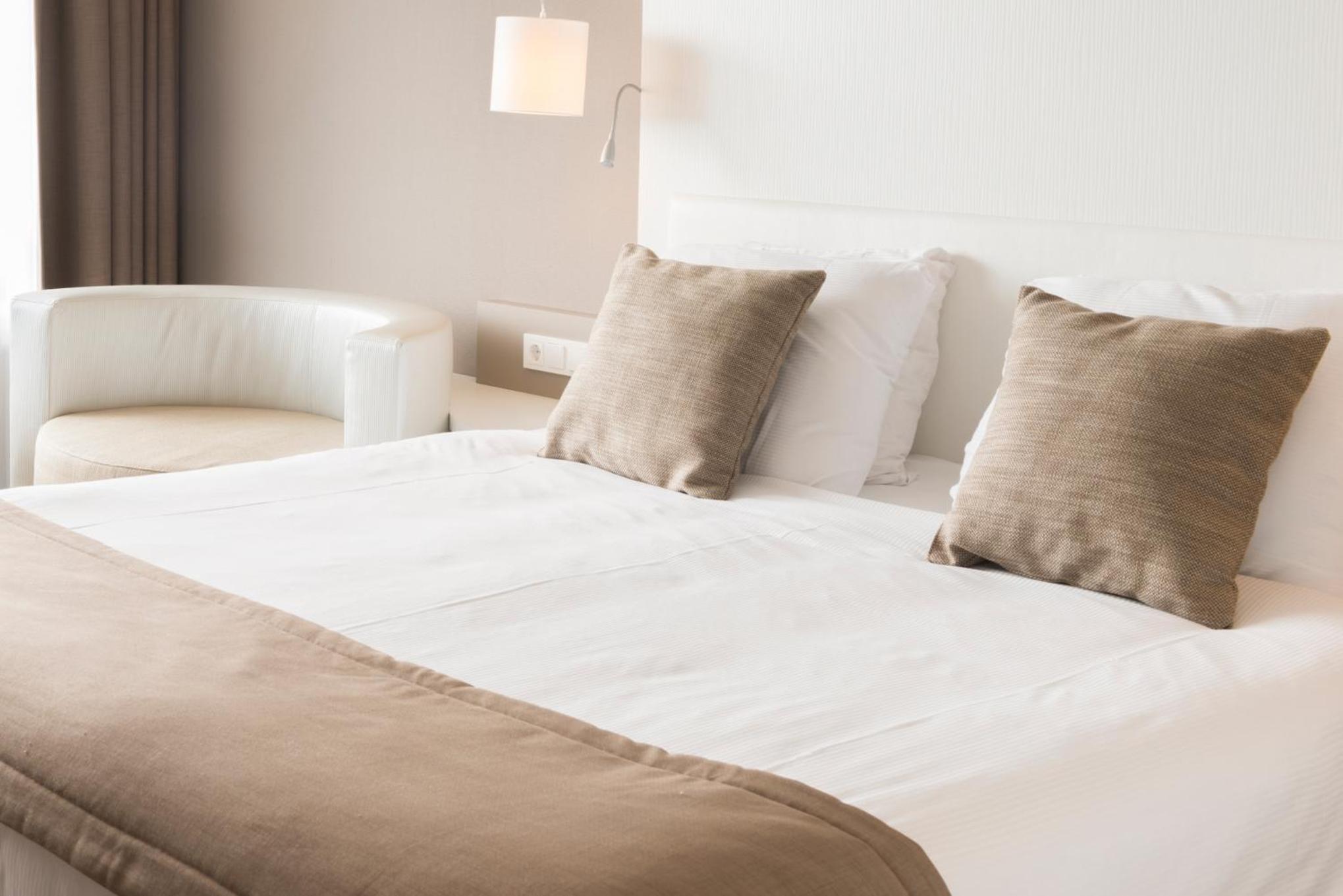 Deluxe Double Room with Bath and Shower