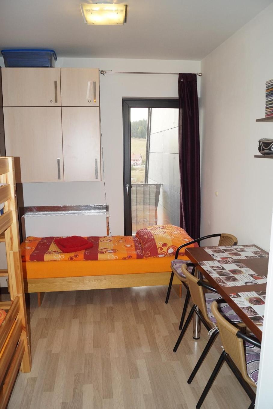 Apartment with Balcony photo 3