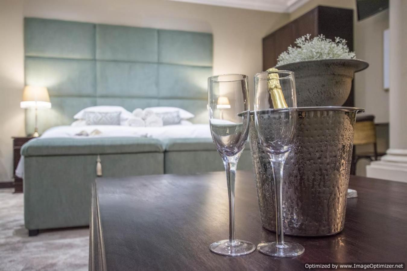 Suite with Spa Bath - Photo 6
