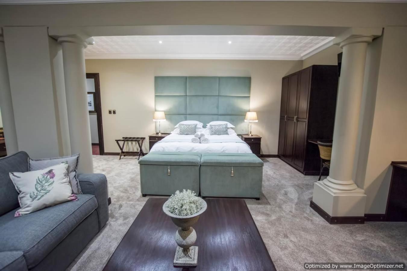 Suite with Spa Bath - Photo 3