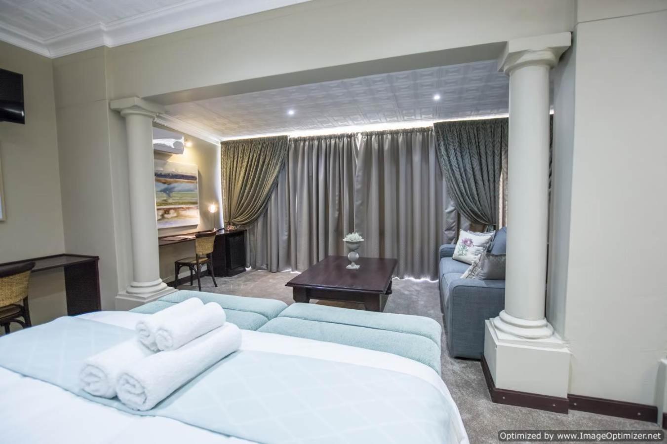 Suite with Spa Bath - Photo 4