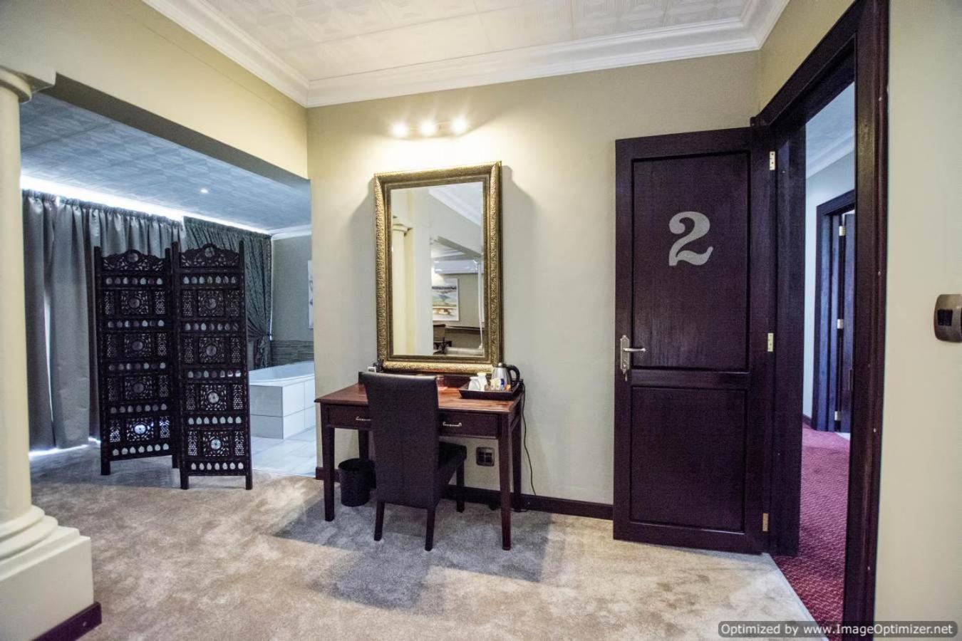 Suite with Spa Bath - Photo 5