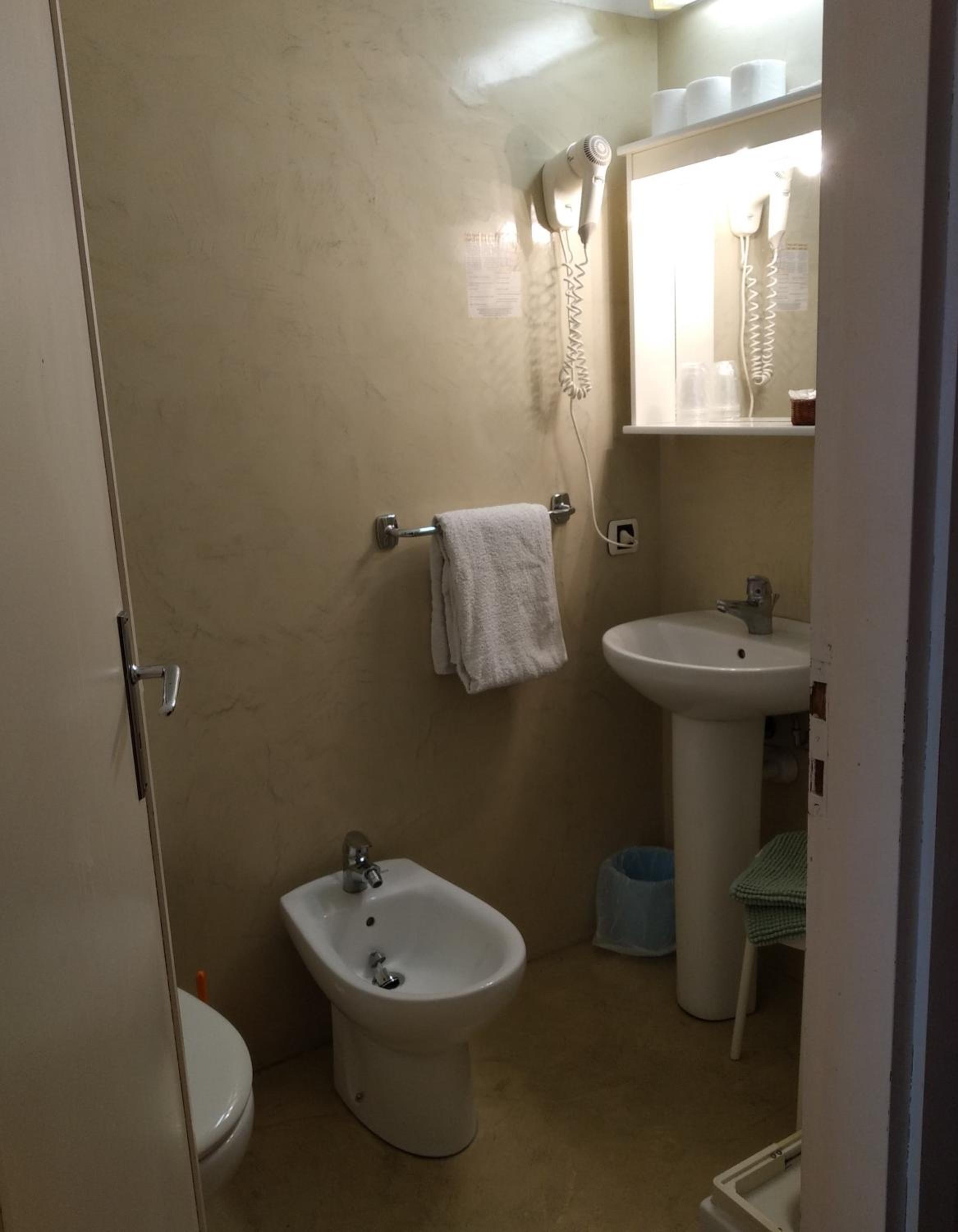 Deluxe Single Room with Balcony photo 2