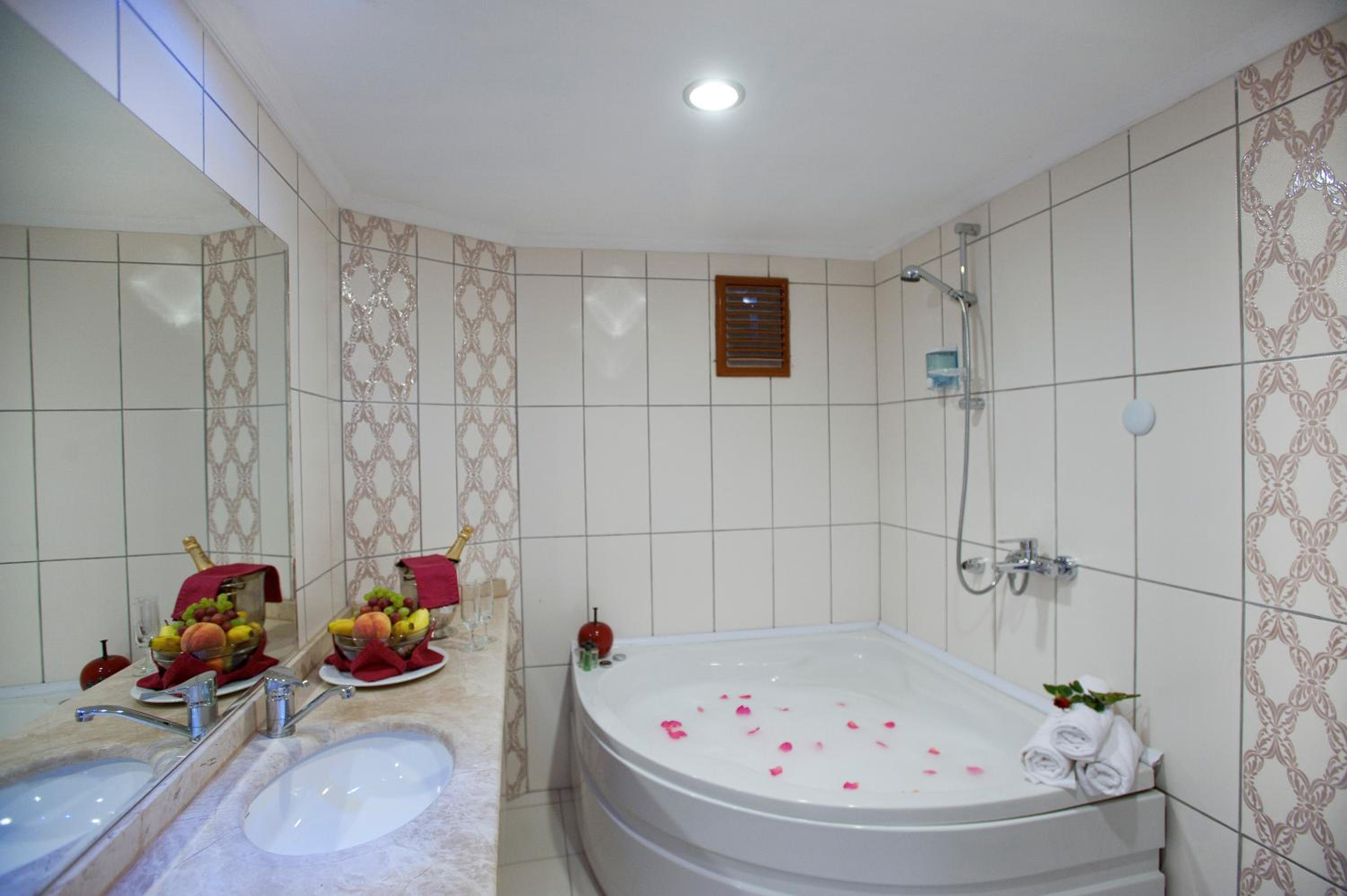 Standard Double or Twin Room photo 3