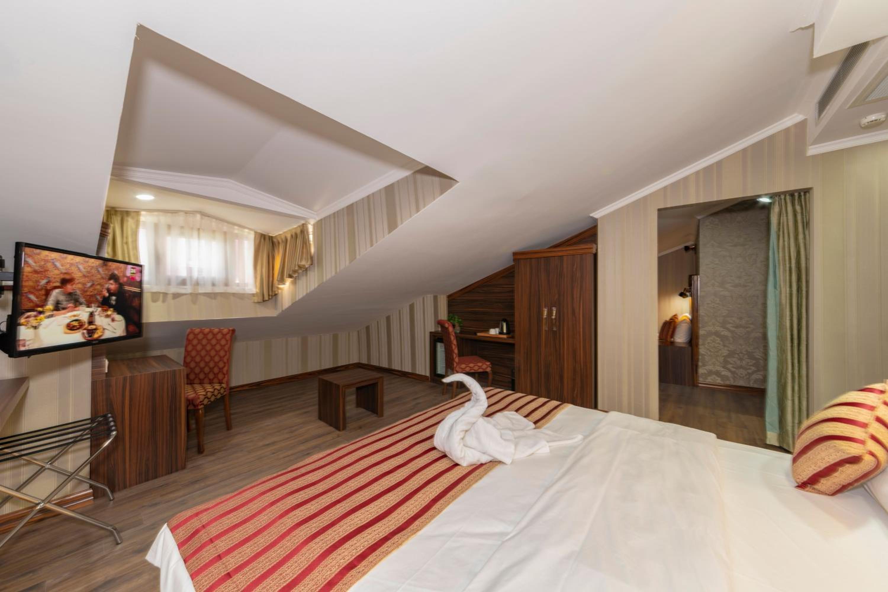 Deluxe Family Suite photo 2
