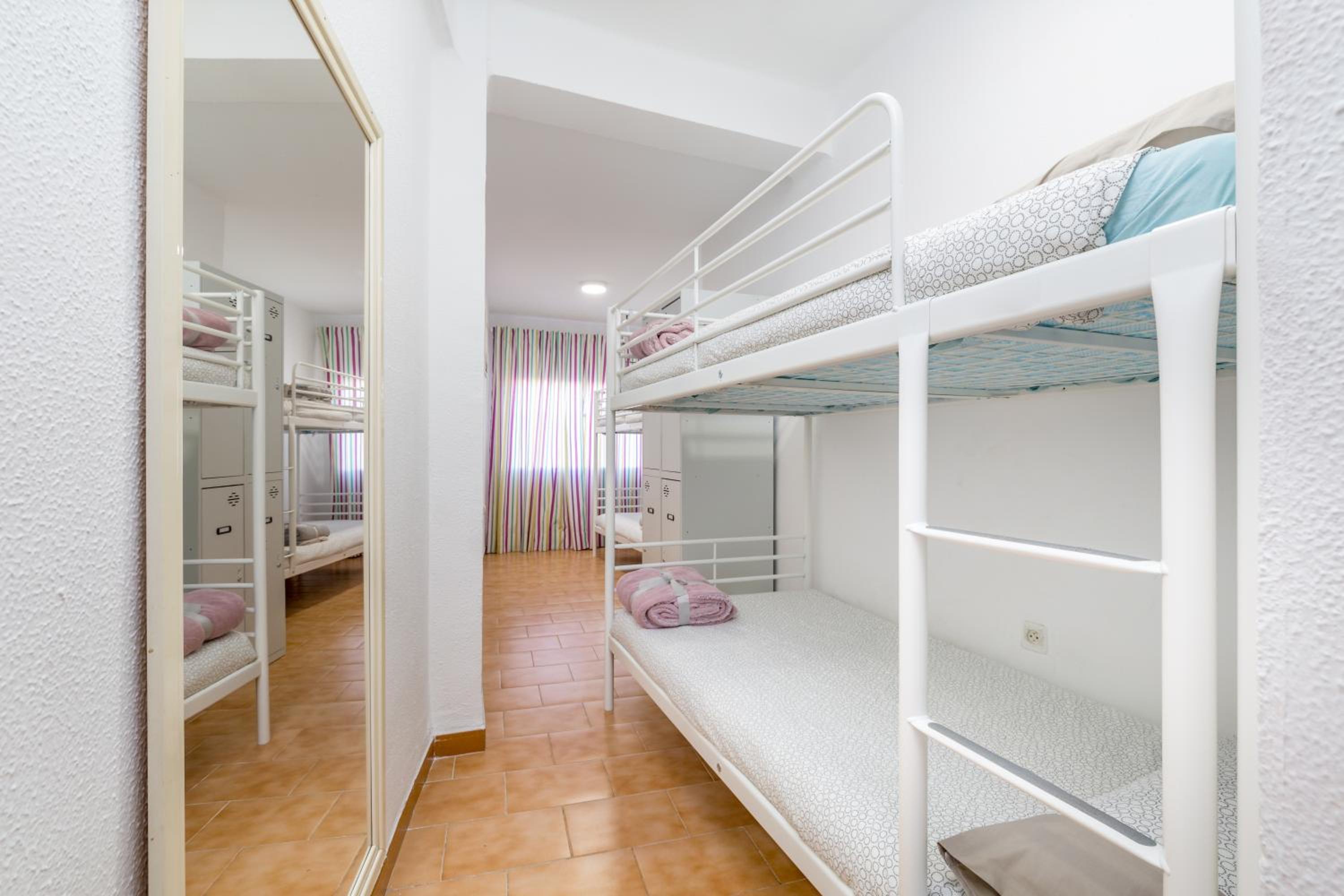 Habitación de dormitorio compartido