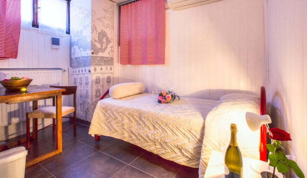 Single Room photo 1