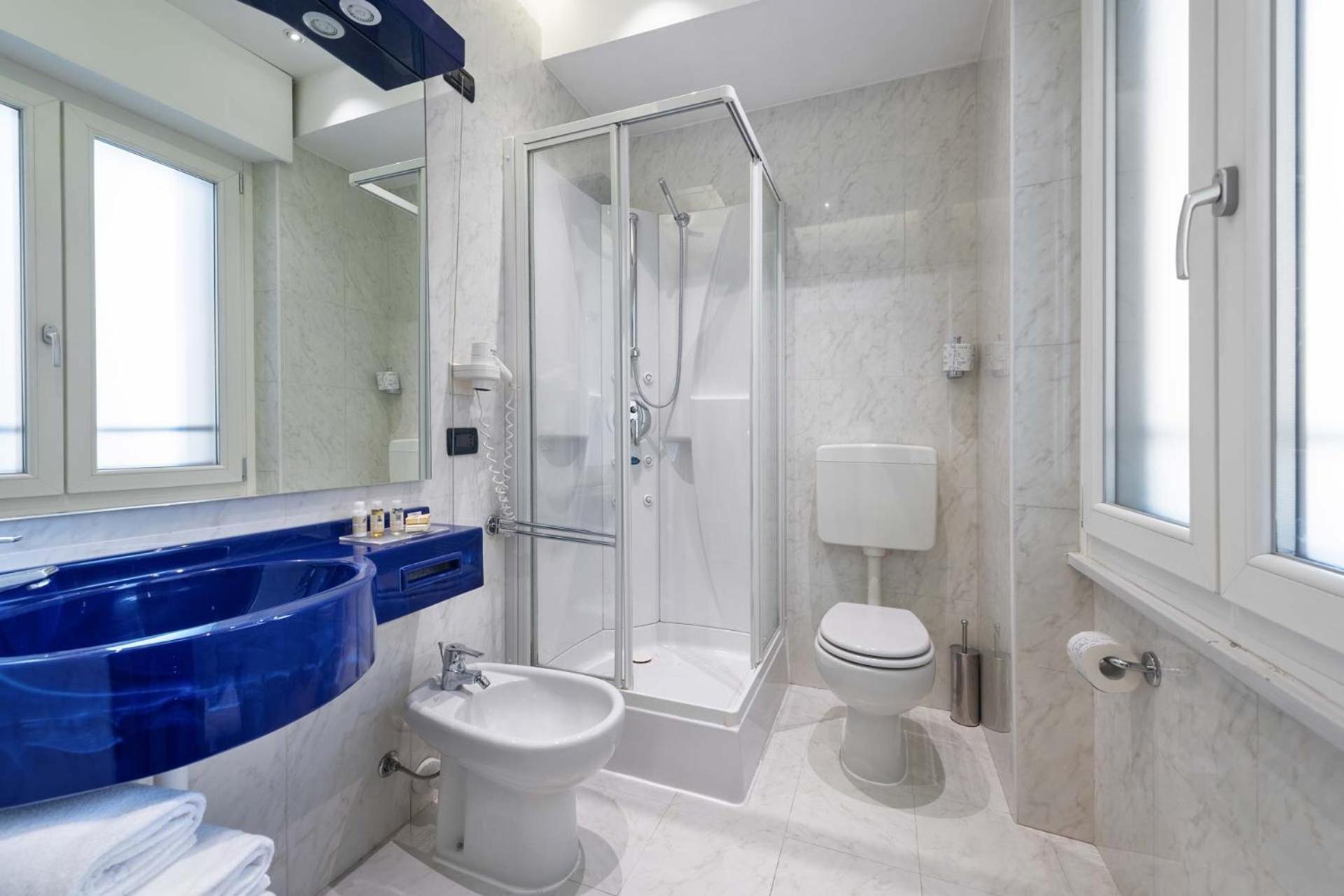 Double or Twin Room - Photo 5