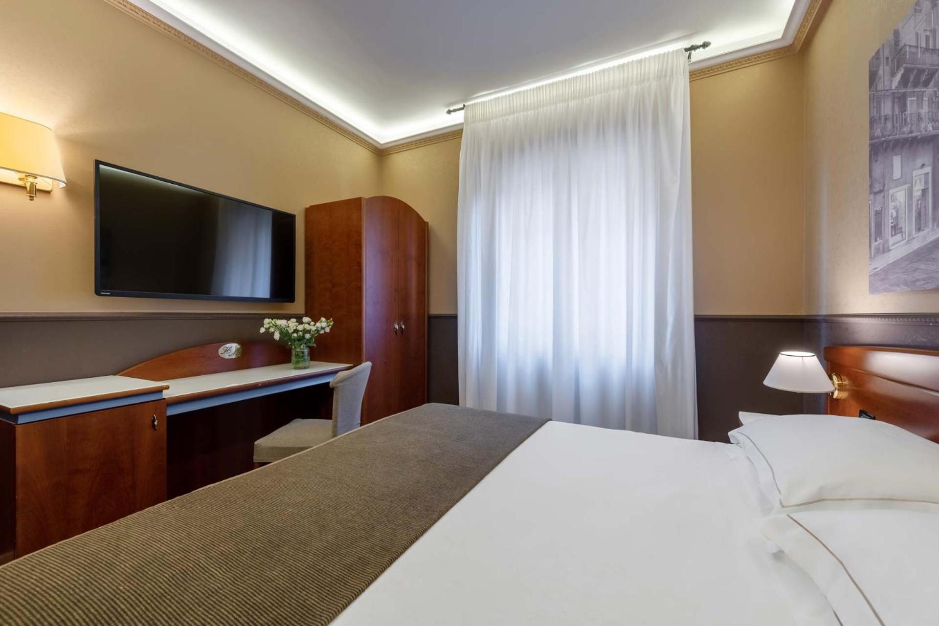 Double or Twin Room - Photo 2