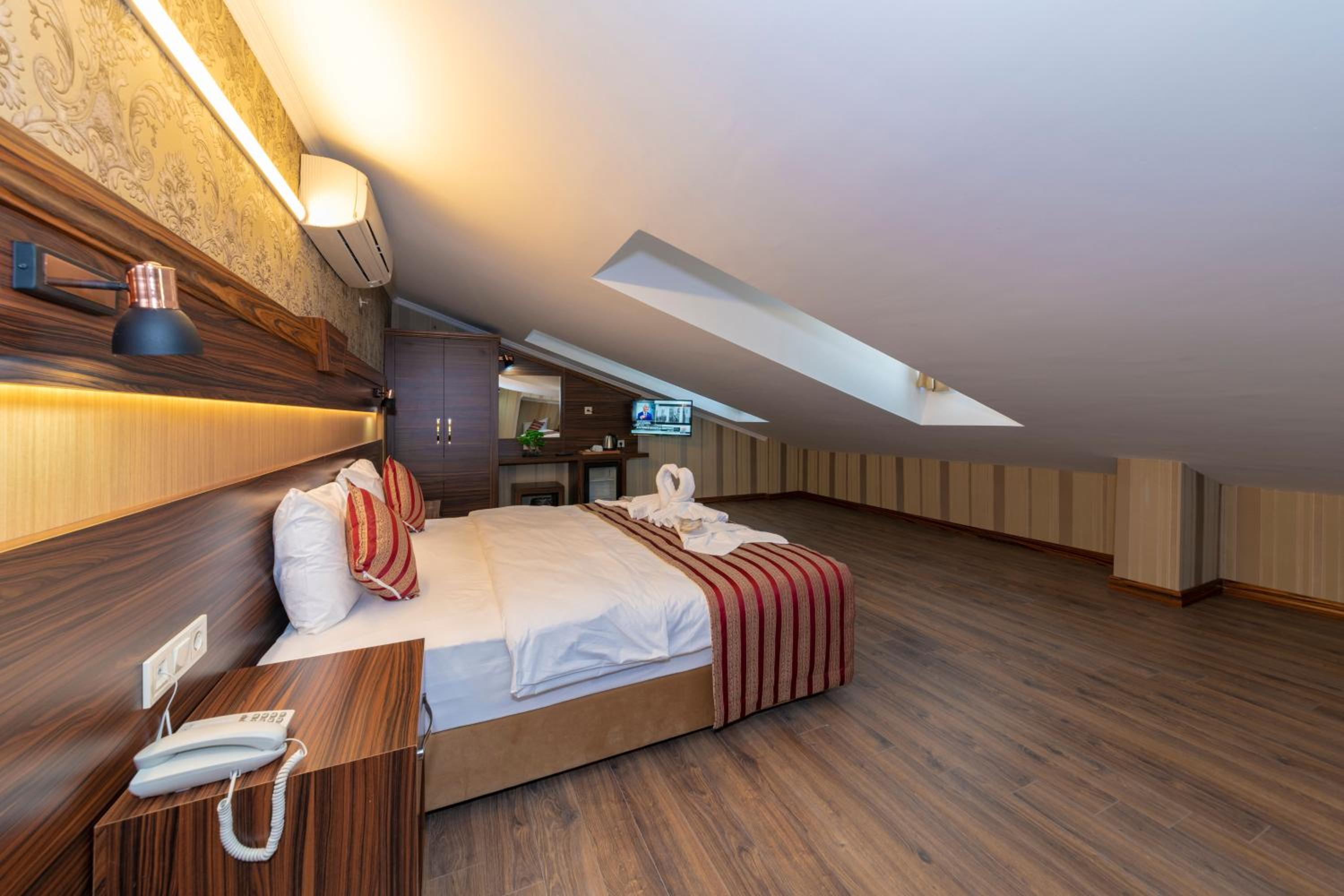 Deluxe Family Suite photo 3