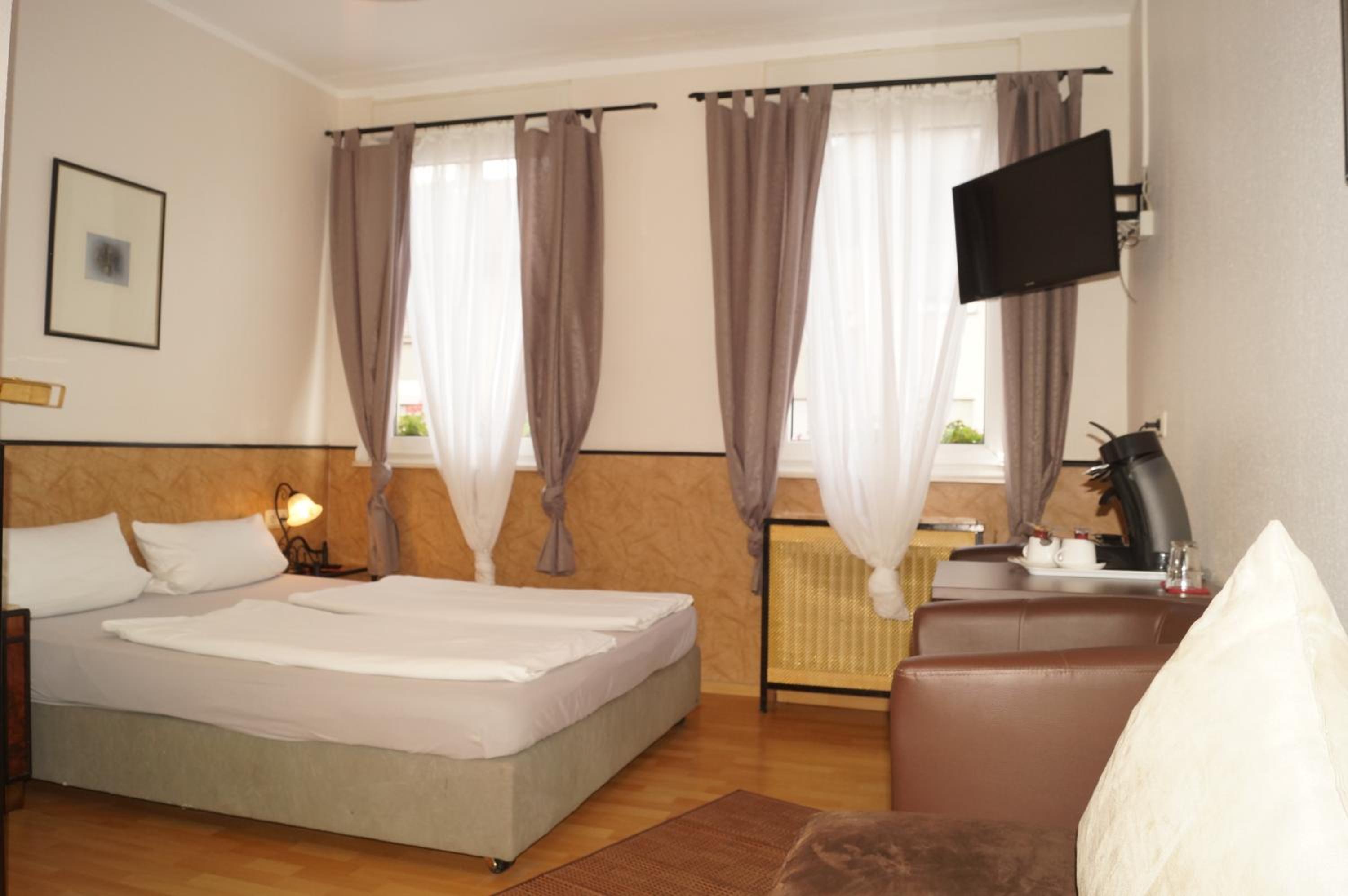 Standard Double Room - Photo 4