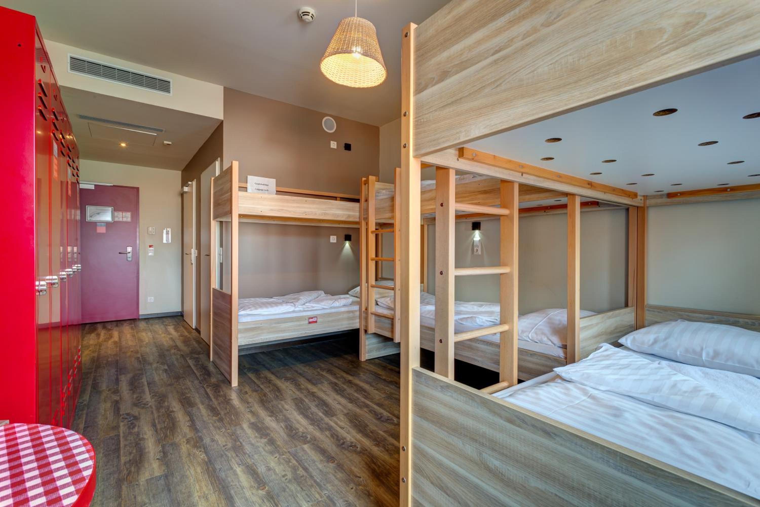 Bed in 6-Bed Mixed Dormitory Room photo 3