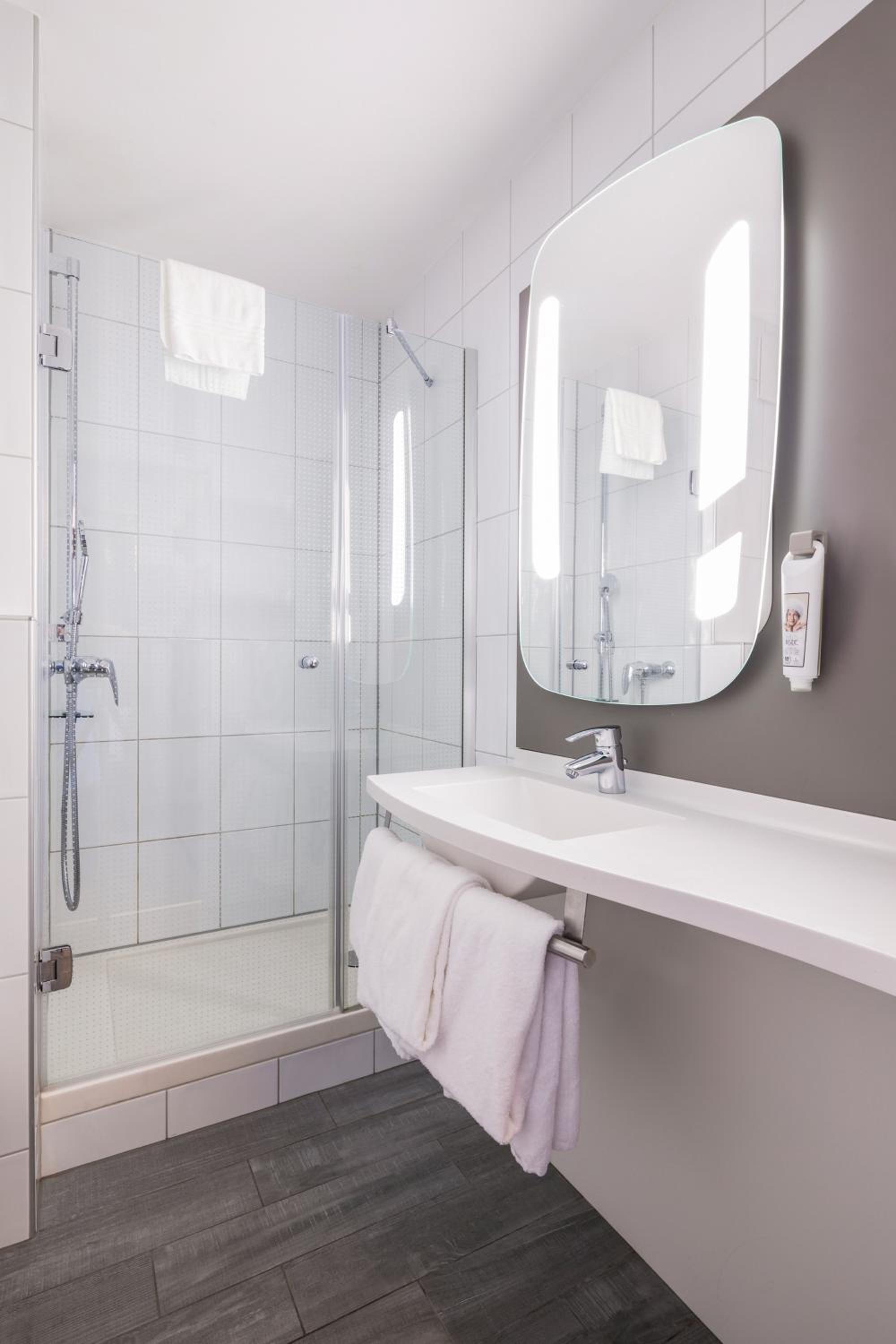 Standard Double Room - Photo 2