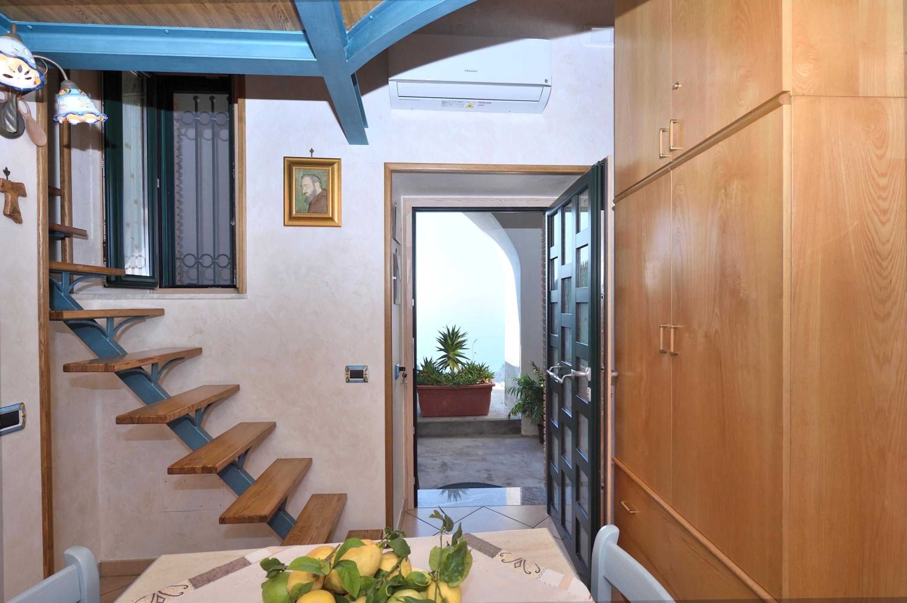 One-Bedroom House photo 3