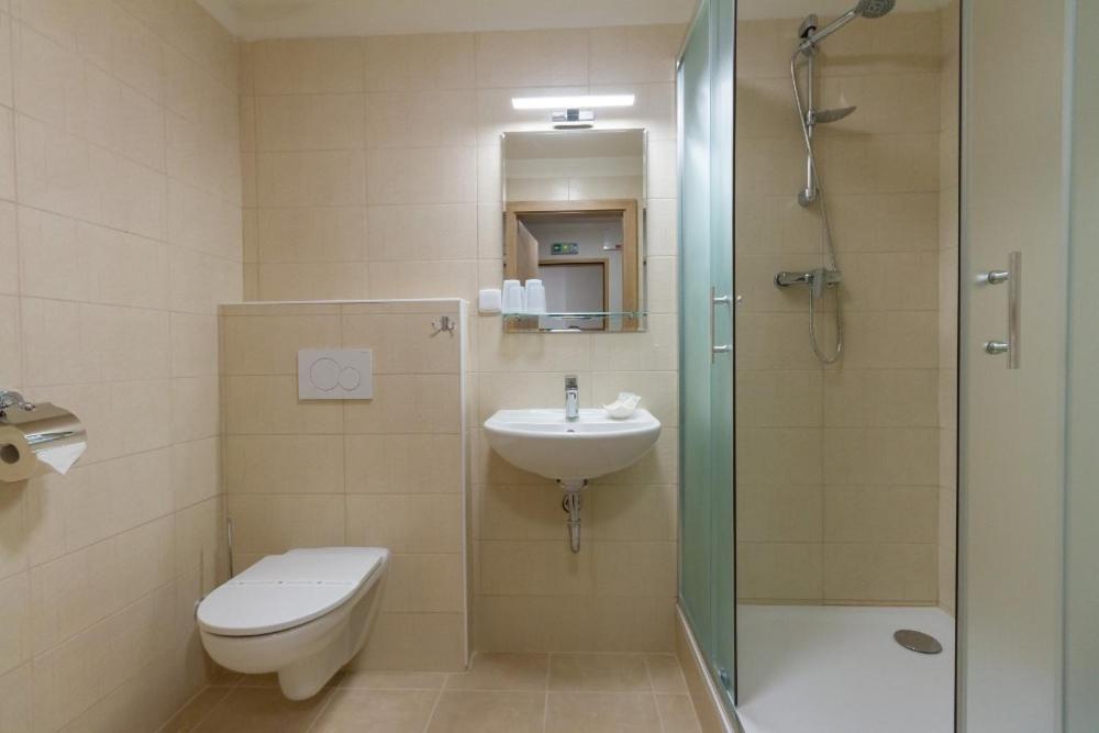 Twin Room - Photo 8