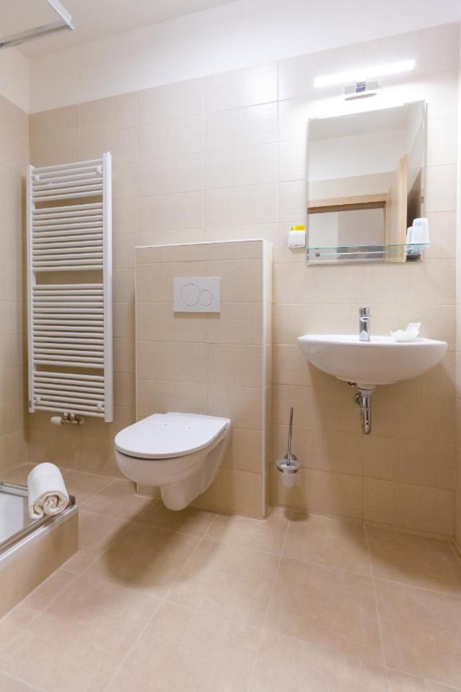 Double Room - Photo 15