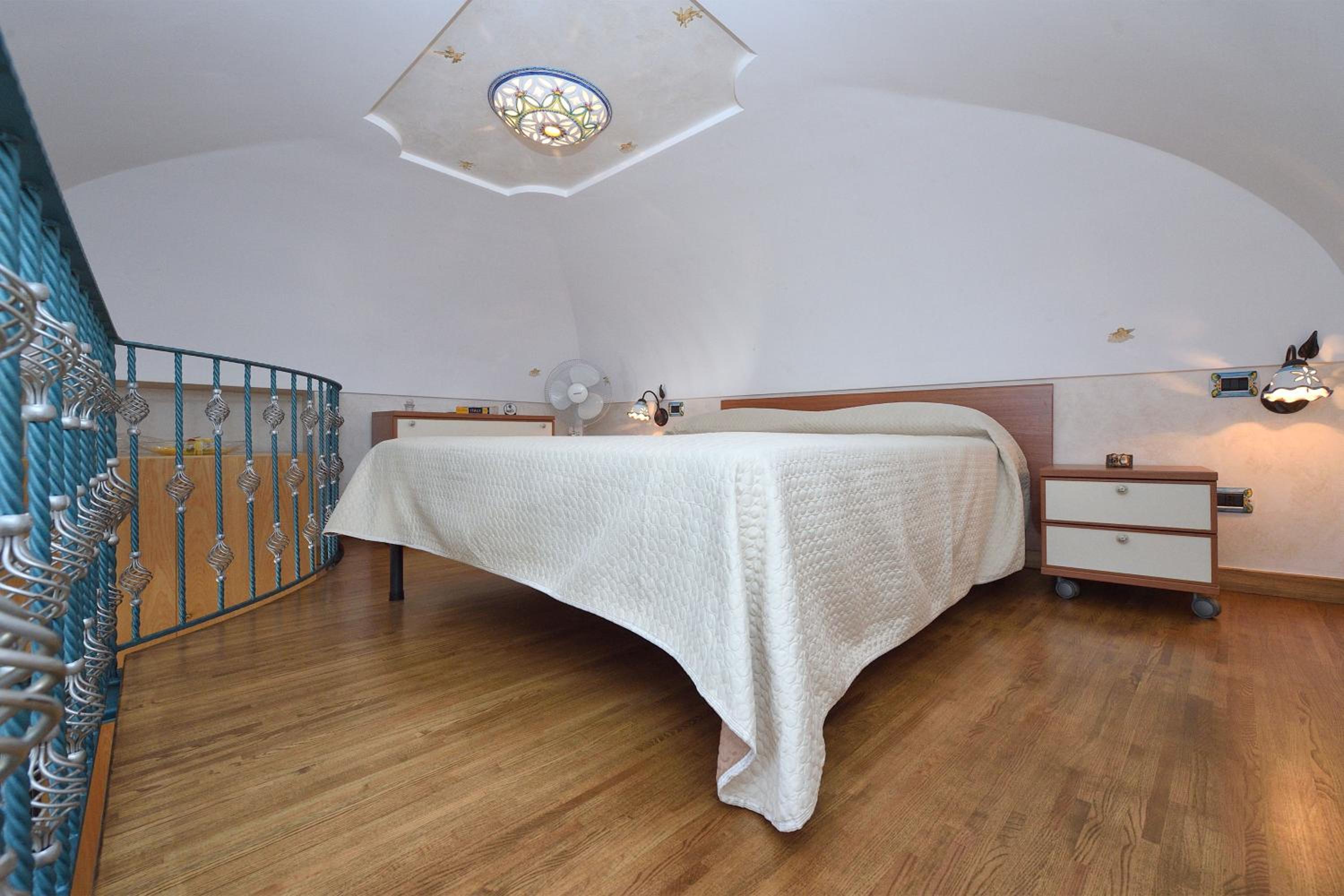 One-Bedroom House photo 1