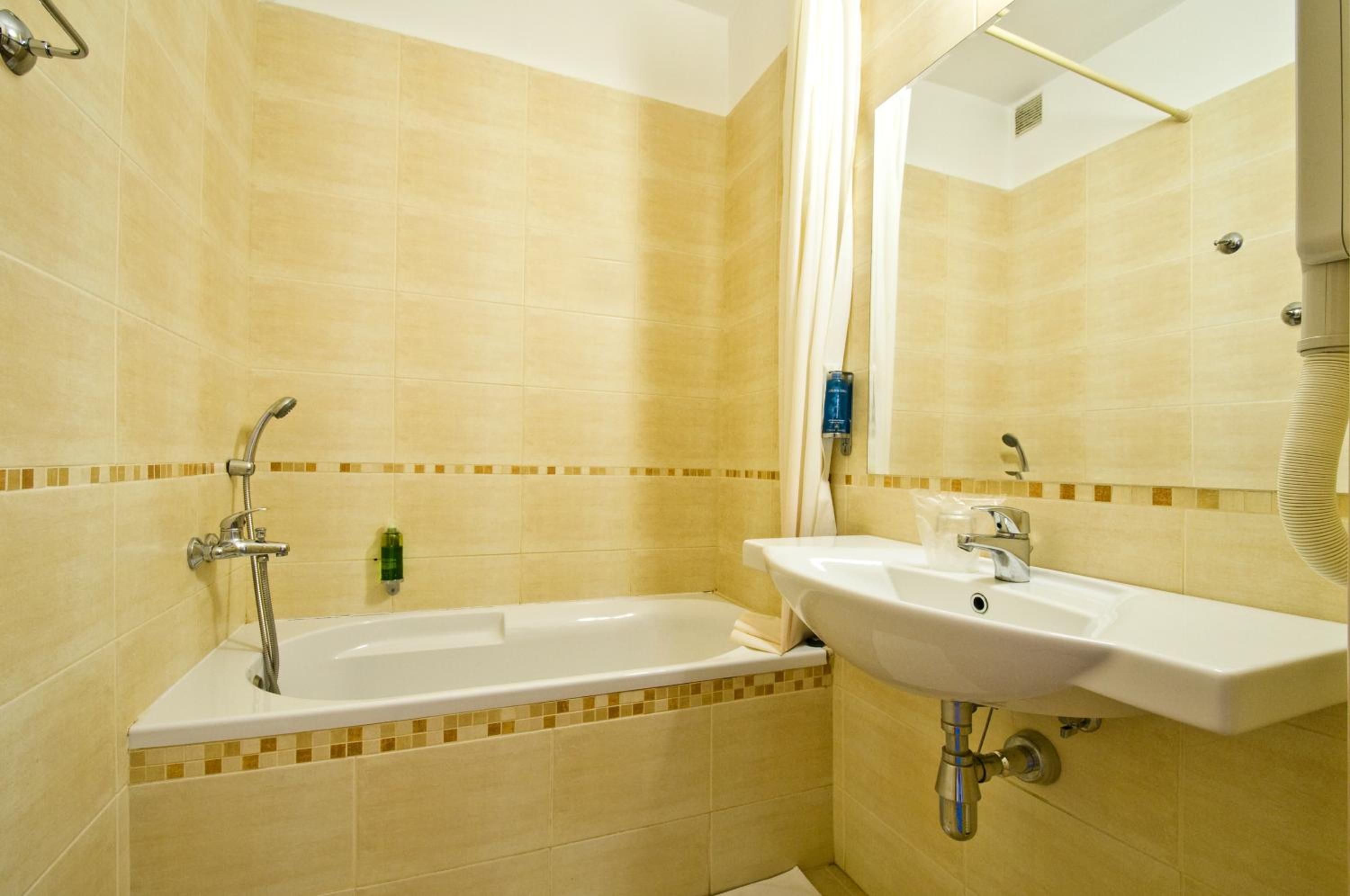 Double or Twin Room with Extra Bed, Balcony and Aquapark access photo 2