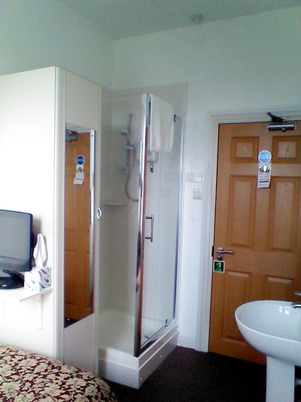 Single Room with Shared Toilet photo 3