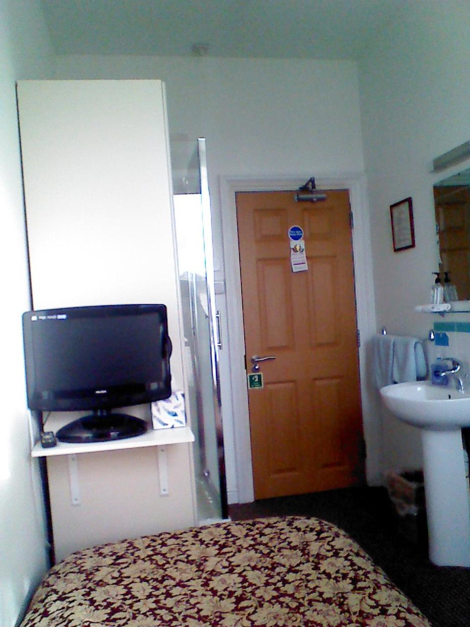 Single Room with Shared Toilet photo 2