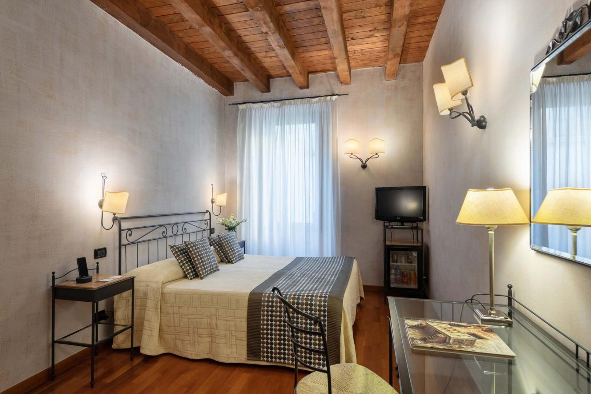 Standard Double or Twin Room - Photo 3