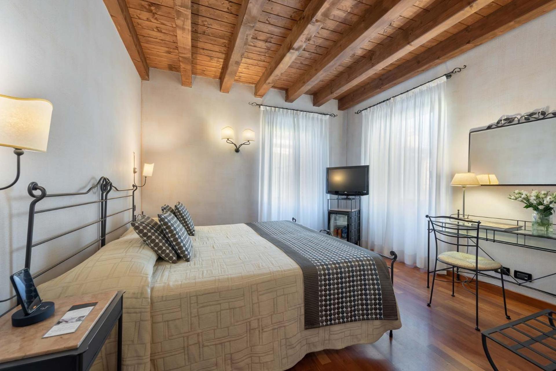 Superior Double Room - Photo 1