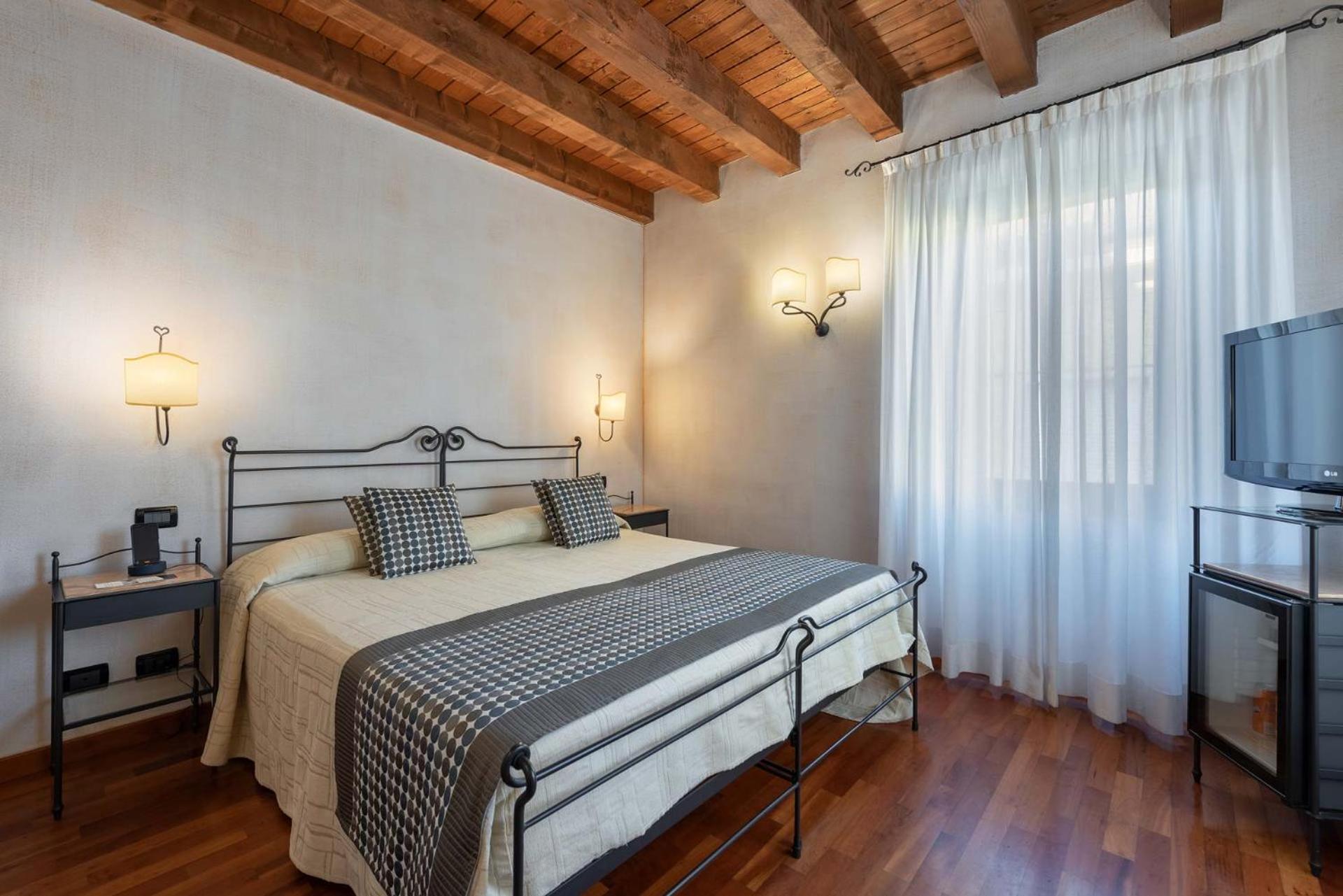 Superior Double Room - Photo 3