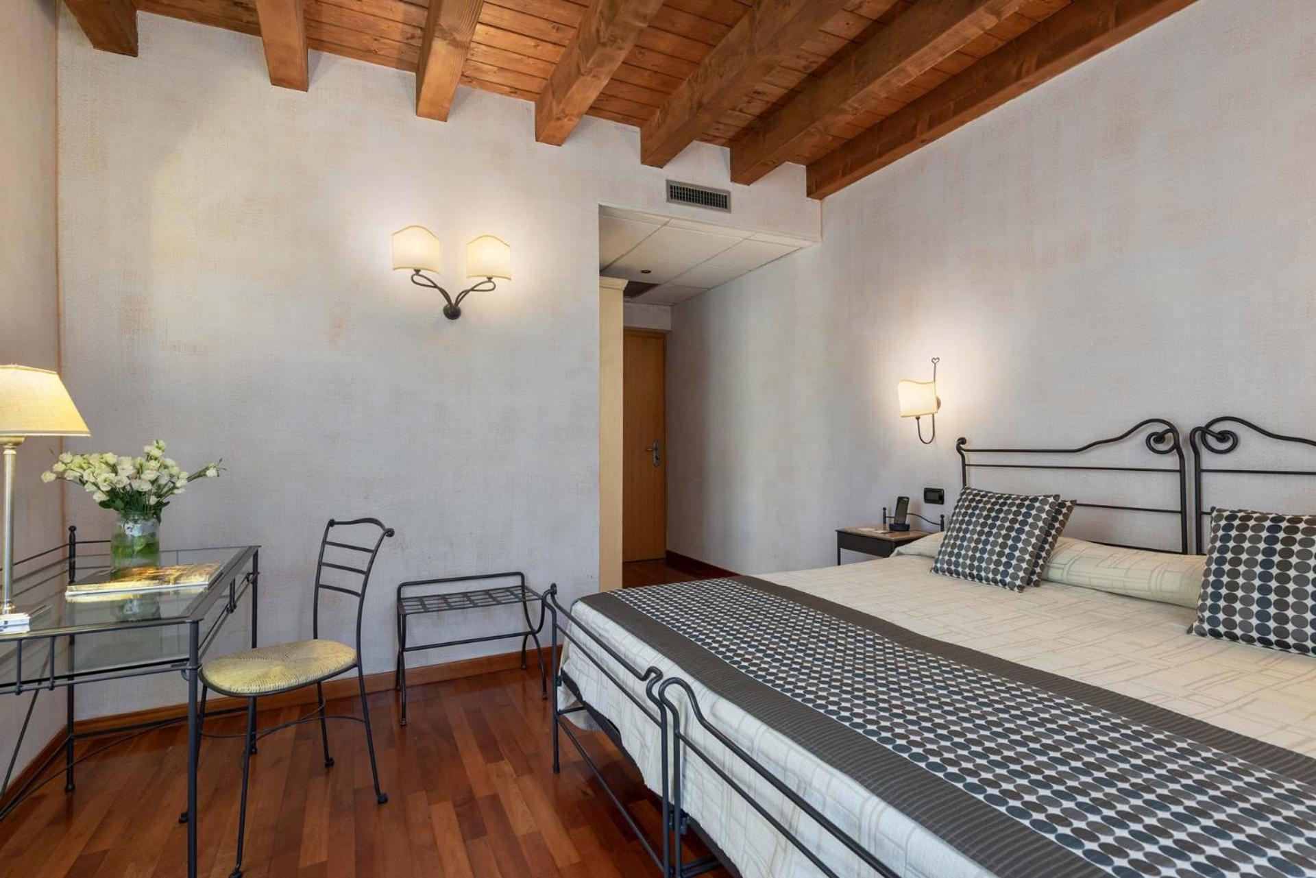 Superior Double Room - Photo 2