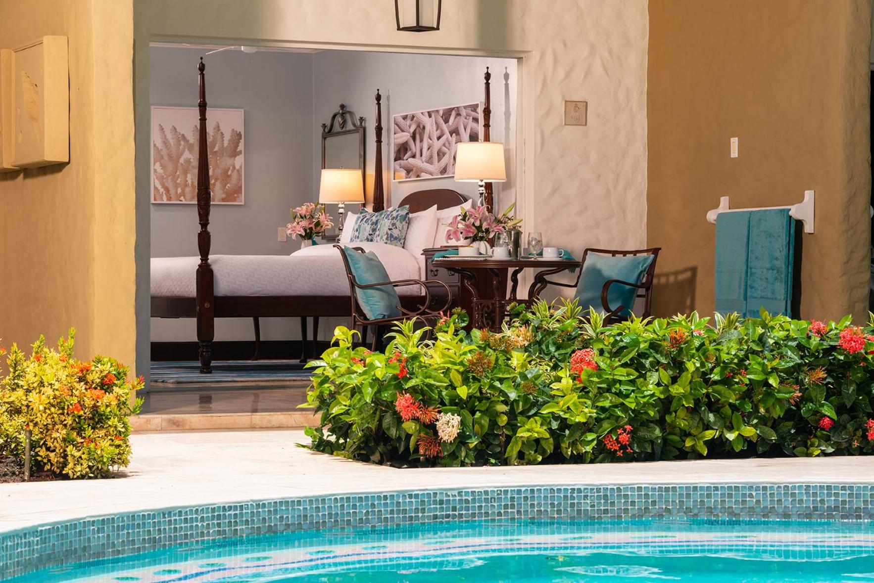 Caribbean Honeymoon Grande Luxe Poolside Walkout Room photo 2