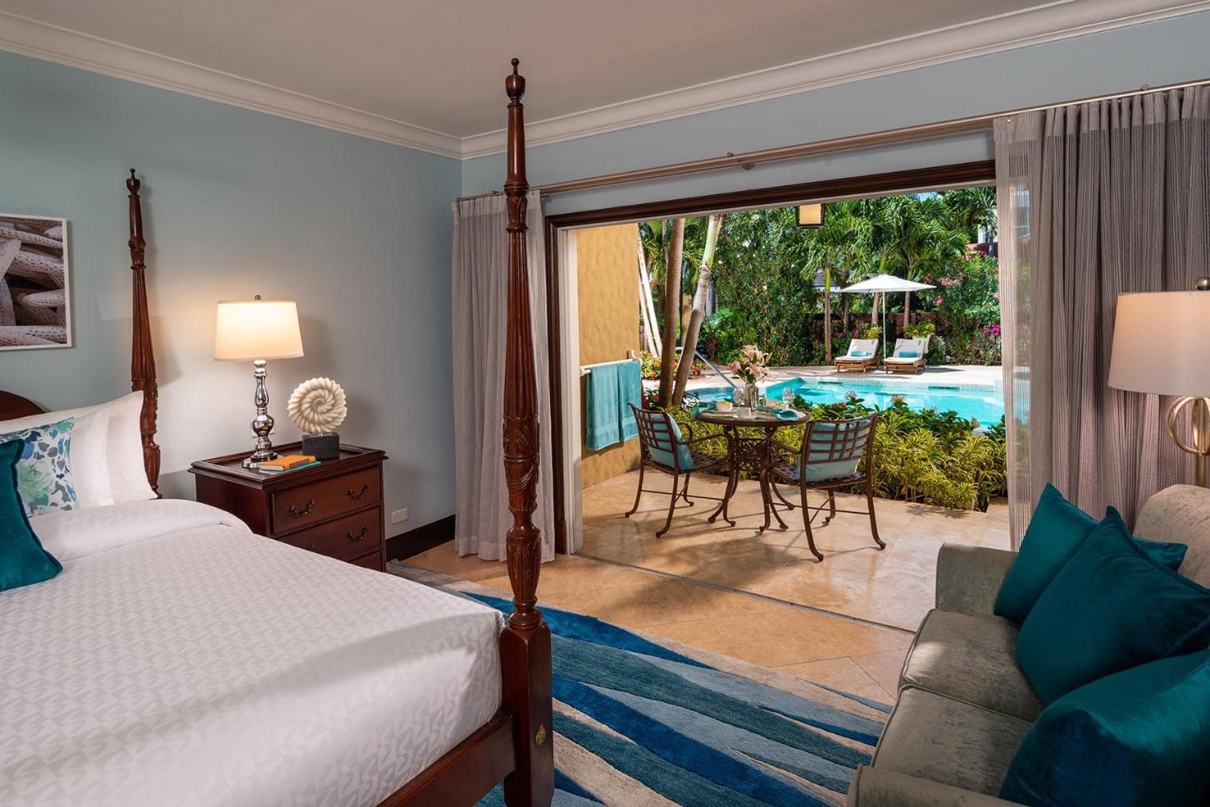 Caribbean Honeymoon Grande Luxe Poolside Walkout Room photo 3