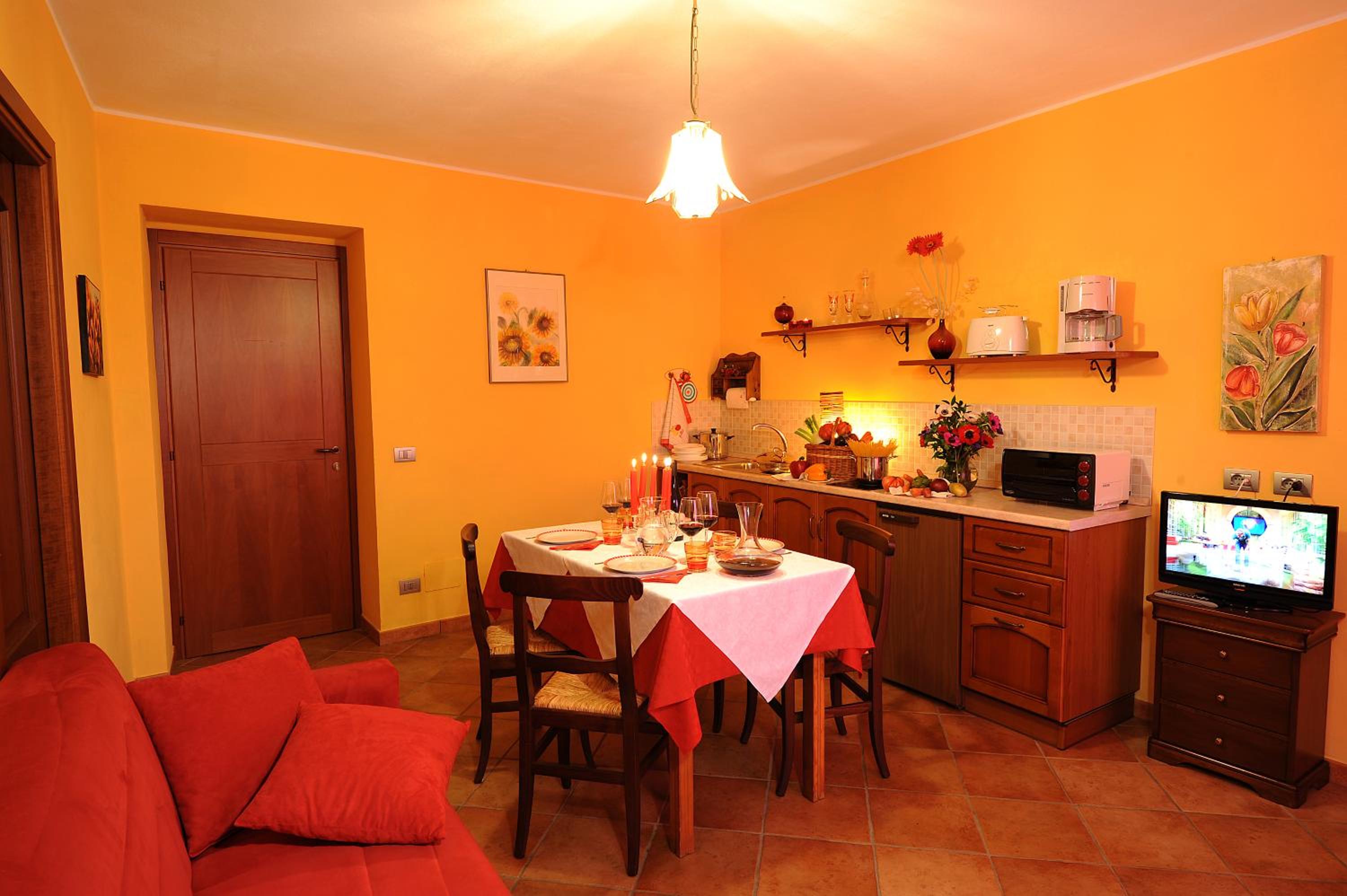 Two-Bedroom Apartment with Balcony and Terrace photo 2