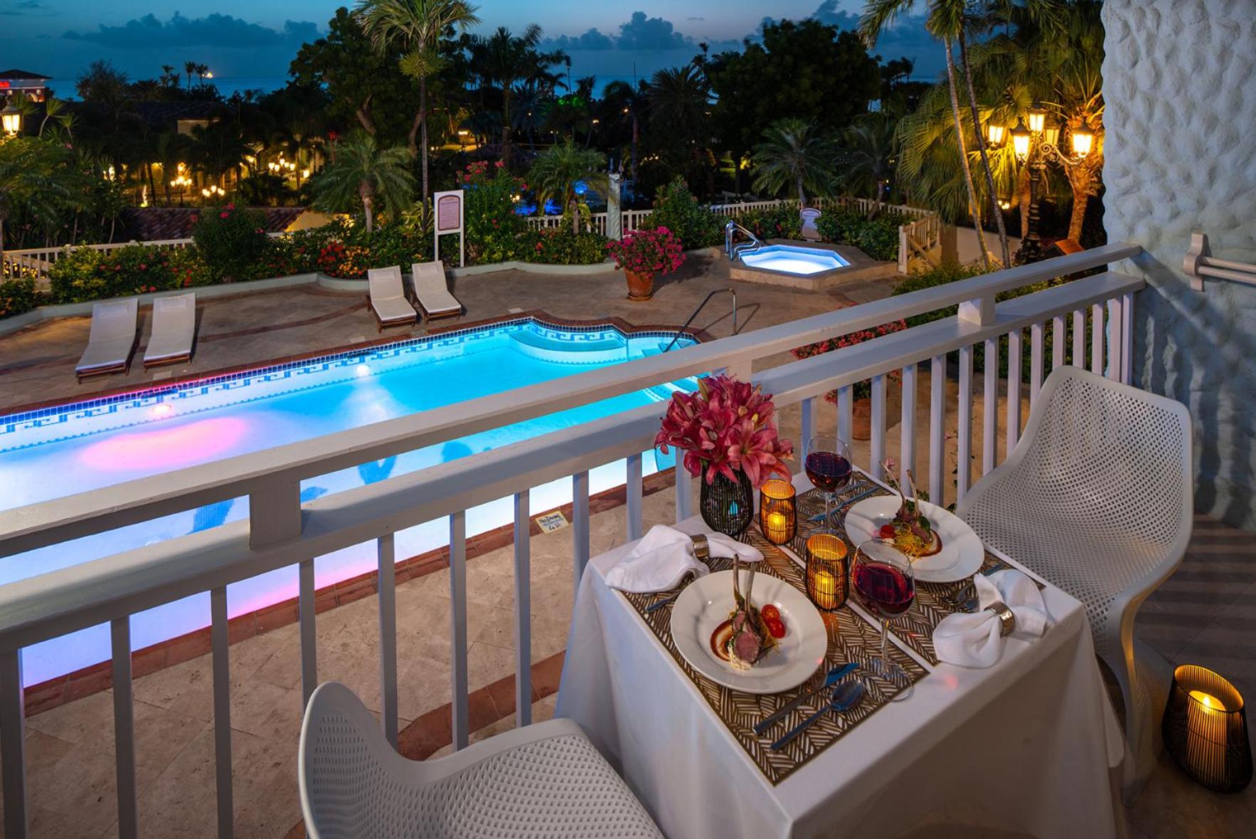 Sunset Bluff Honeymoon Luxury Club Level Room photo 3