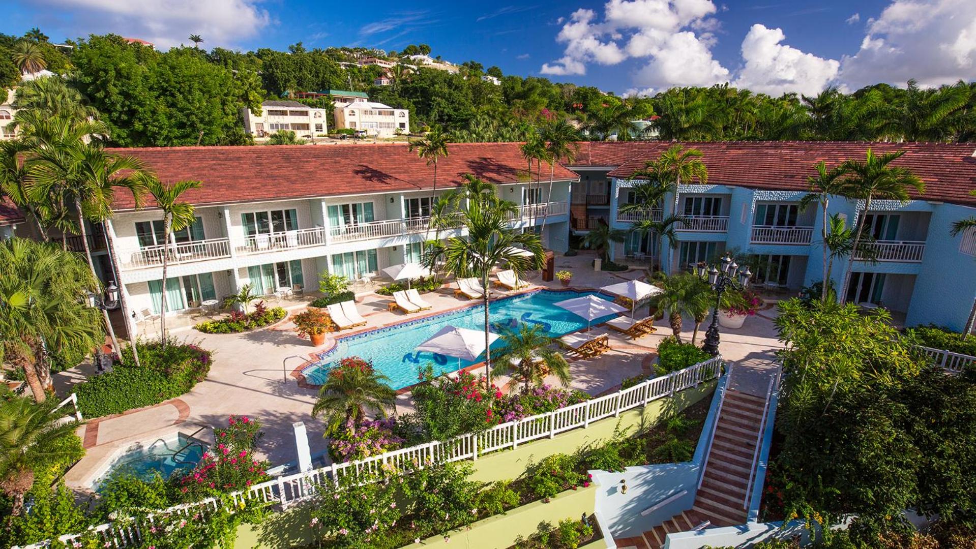 Sunset Bluff Honeymoon Luxury Club Level Room photo 2