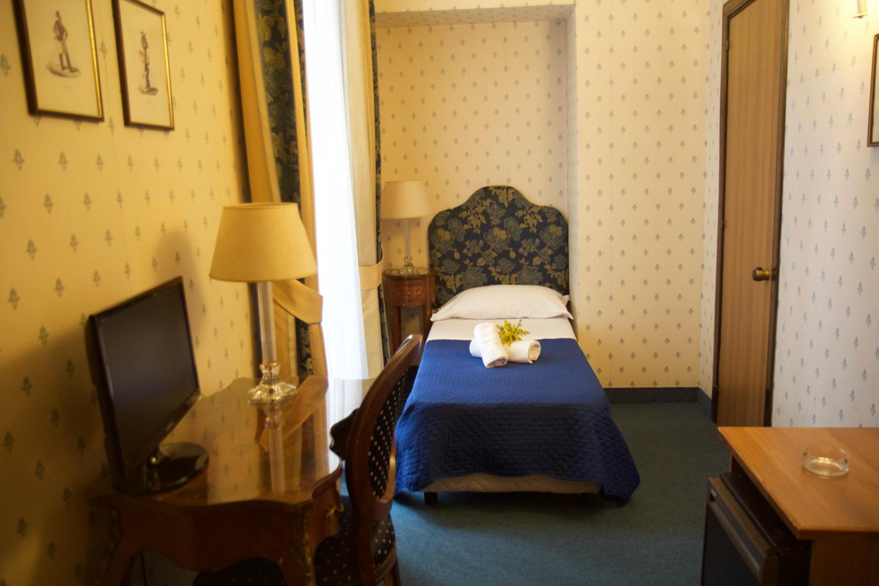 Single Room photo 1
