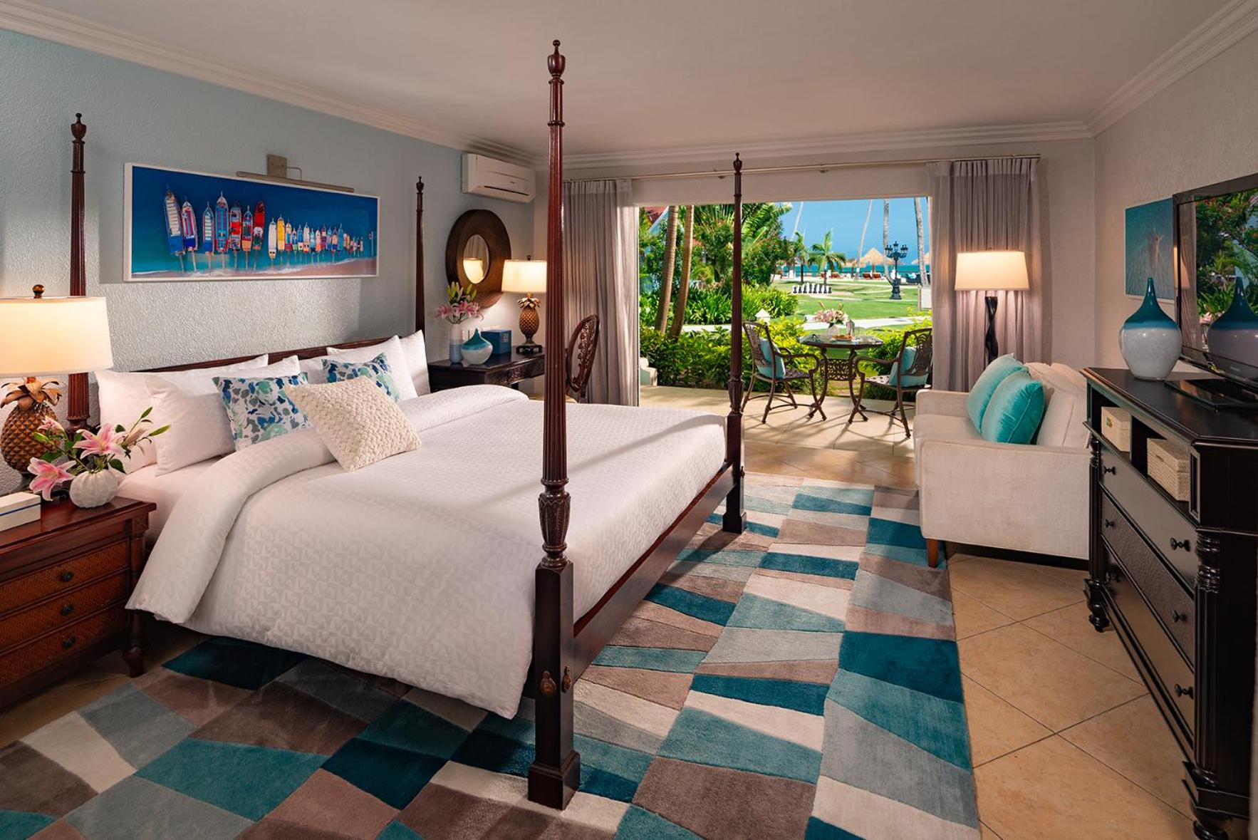 Caribbean Walkout Club Level Veranda Suite photo 2