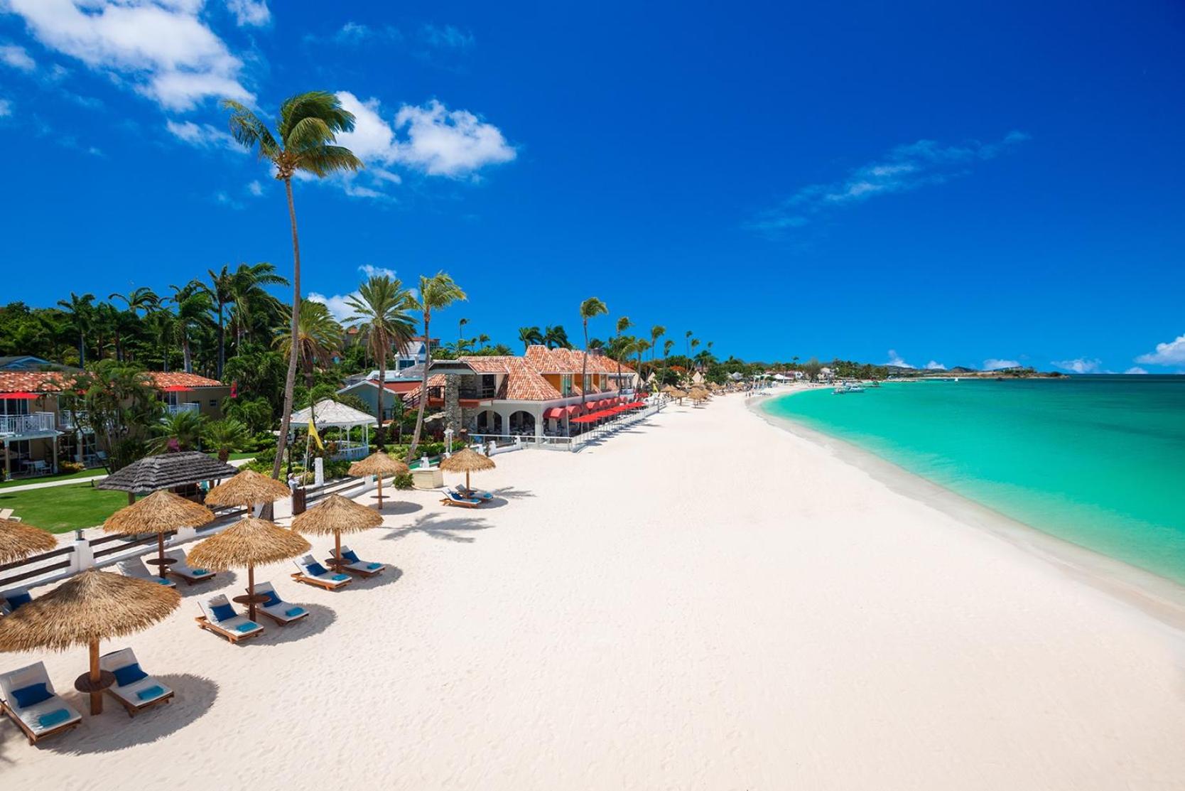 Caribbean Beachfront Grande Luxe Club Level photo 1