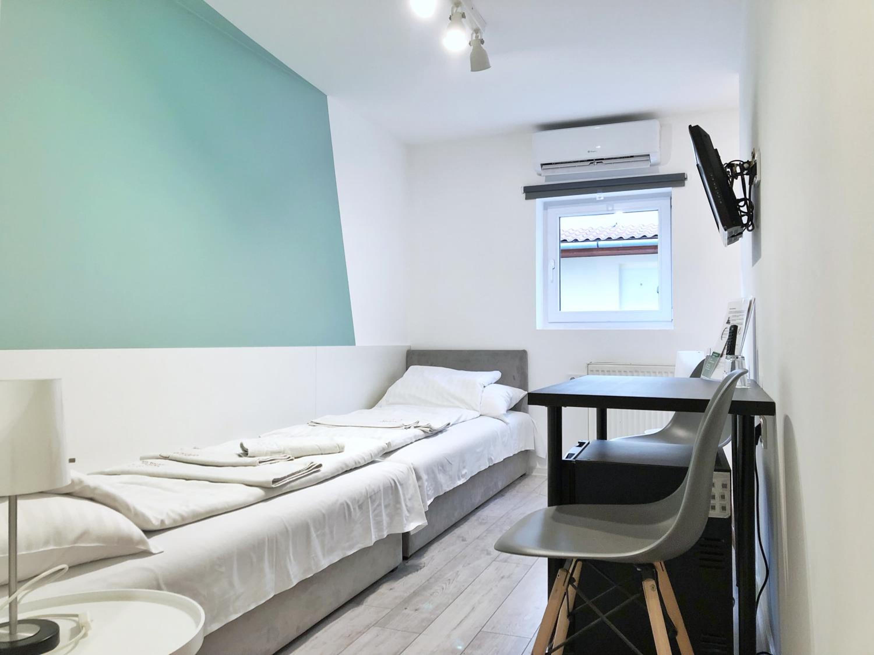 Double or Twin Room - Photo 6
