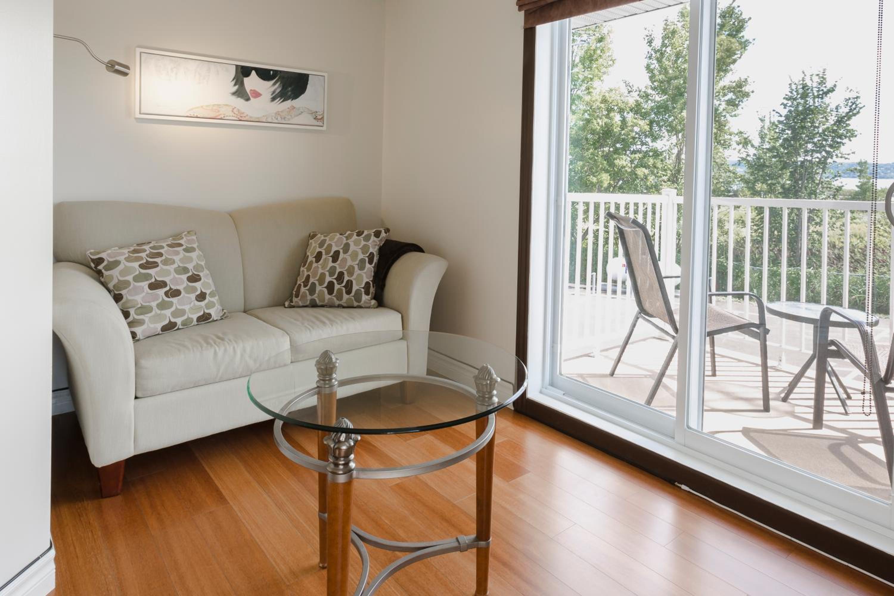 Queen Room with Balcony photo 2