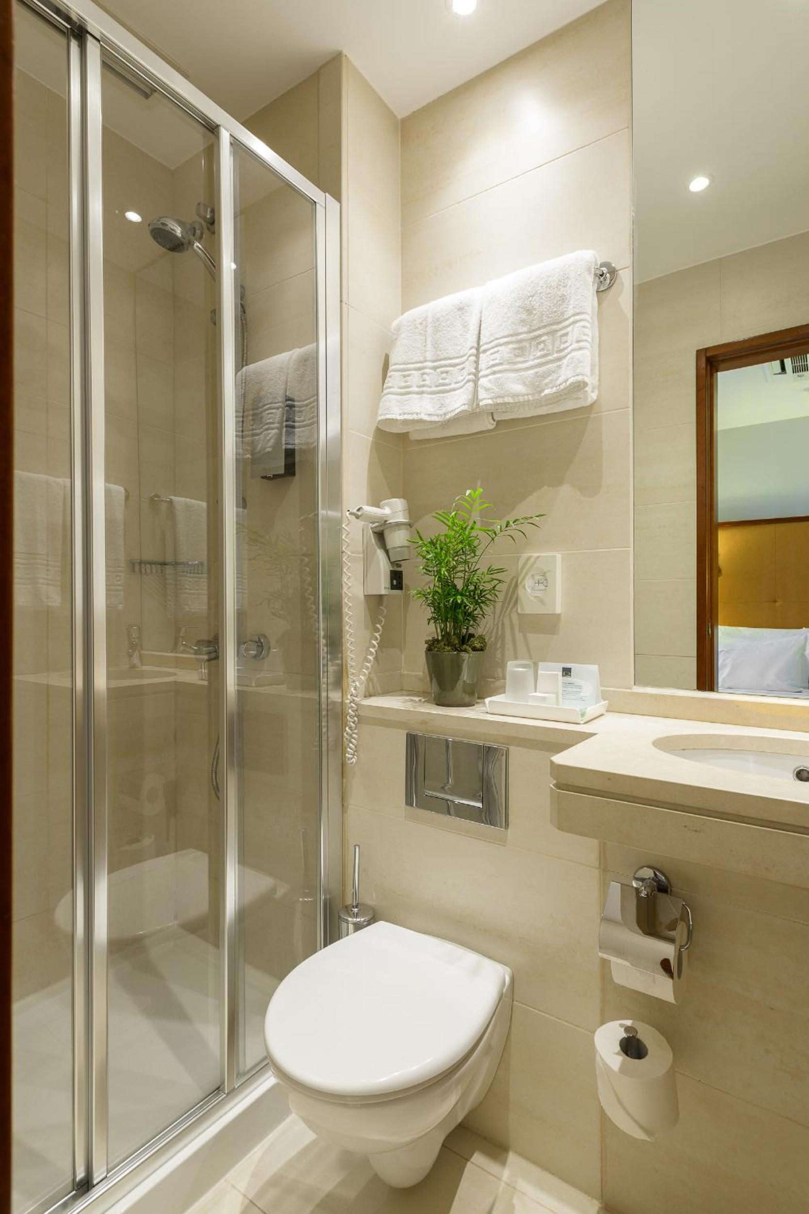 Double or Twin Room - Photo 6