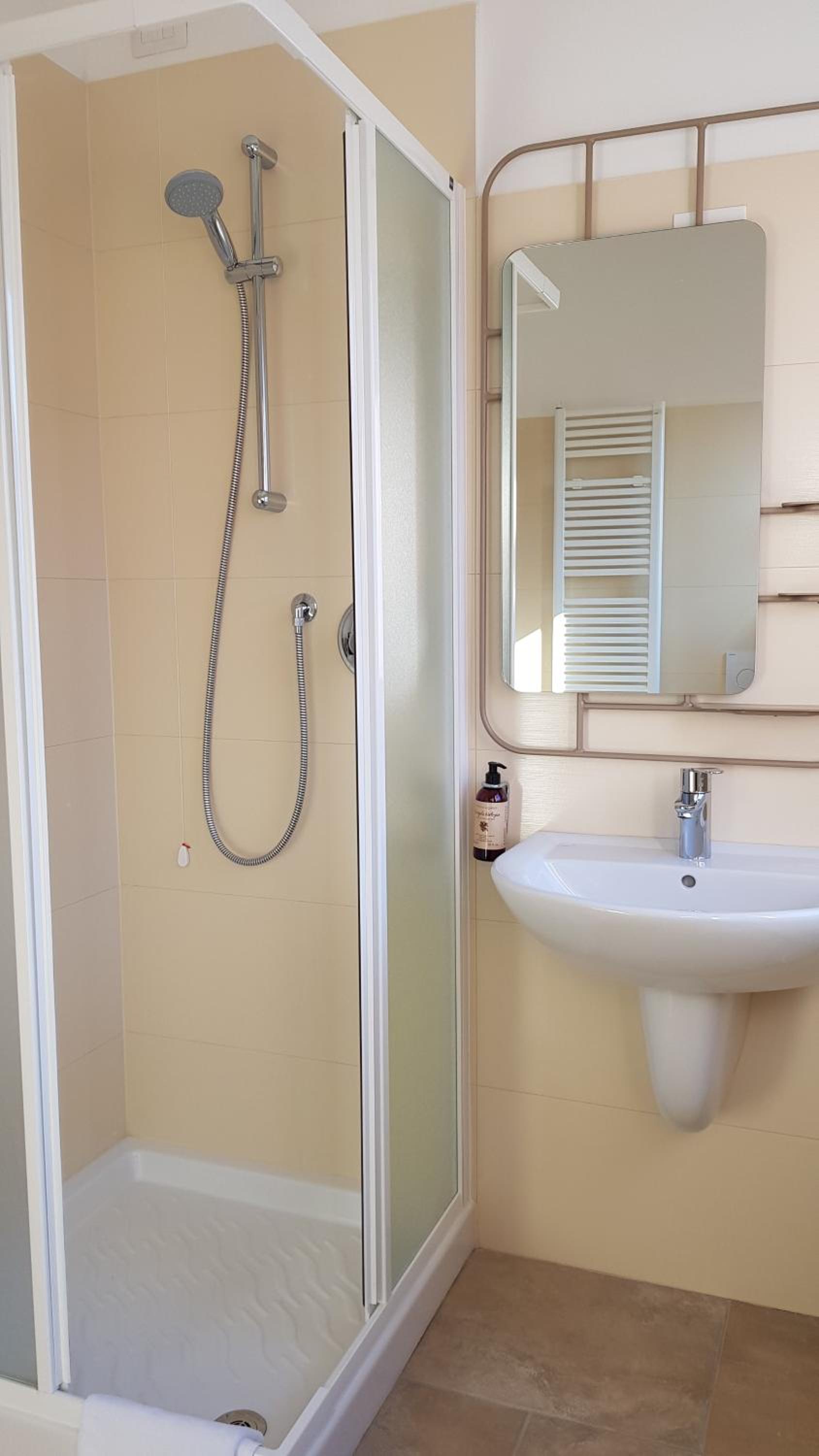 Double Room Single Use - Photo 4