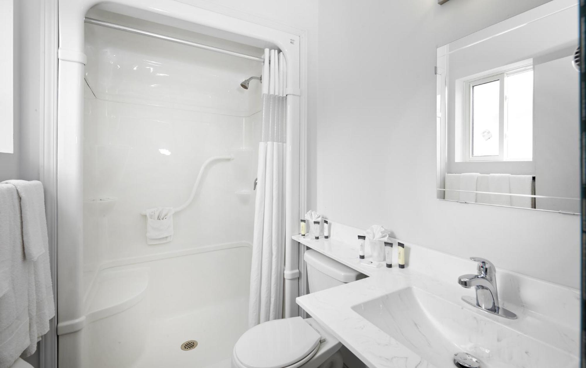 Motel Room with Two Double Beds - Exterior Entrance photo 2